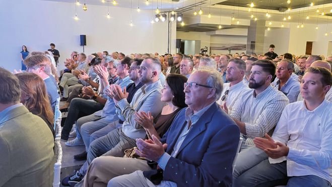 Jaime y María aplauden desde el público. | F.M. Jaime y María aplauden desde el público. | F.M.