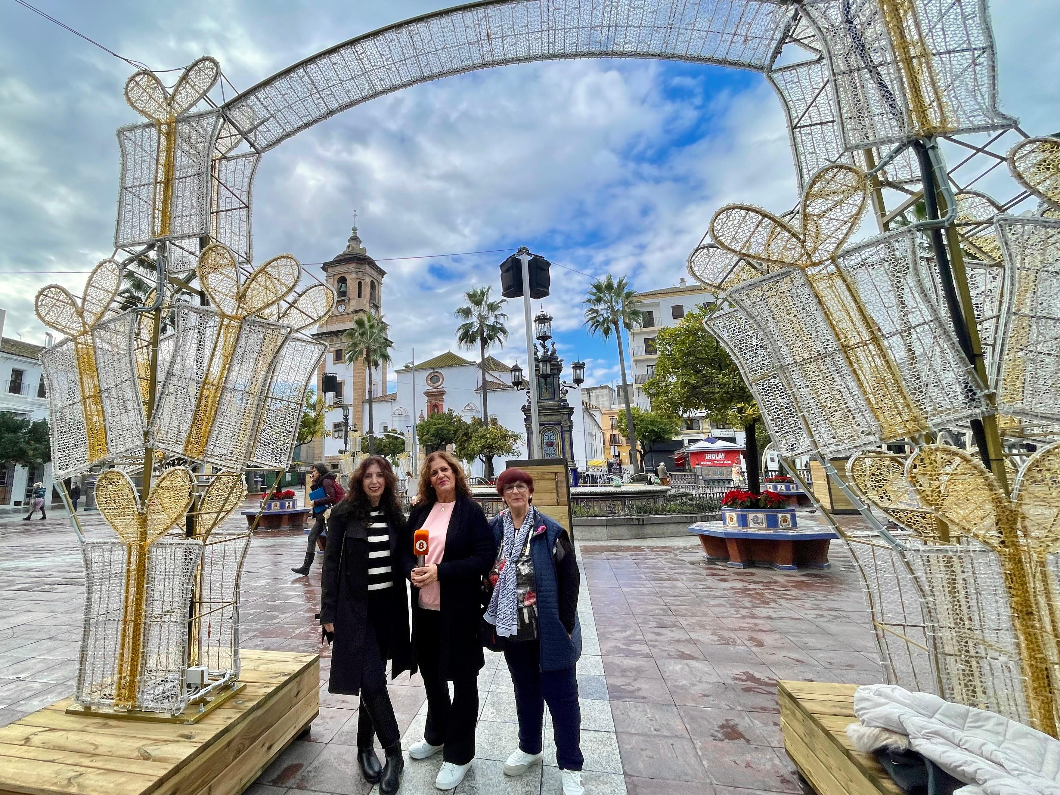 Las Reinas Magas de Algeciras que harán llegar juguetes solidarios a las familias más vulnerables. En la foto: Adela (izq), Pili (ctro) y Cintia (dcha). Las Reinas Magas de Algeciras que harán llegar juguetes solidarios a las familias más vulnerables. En la foto: Adela (izq), Pili (ctro) y Cintia (dcha).