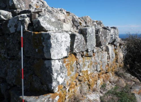 Lámina 5. Tres hitos que han sido identificados gracias a este pleito: torre de la Algorfilla o del Bujeo (A); torre de Lope (inédita) (B) y torre de Almodóvar o de la Torrejosa. Fotografías de los autores