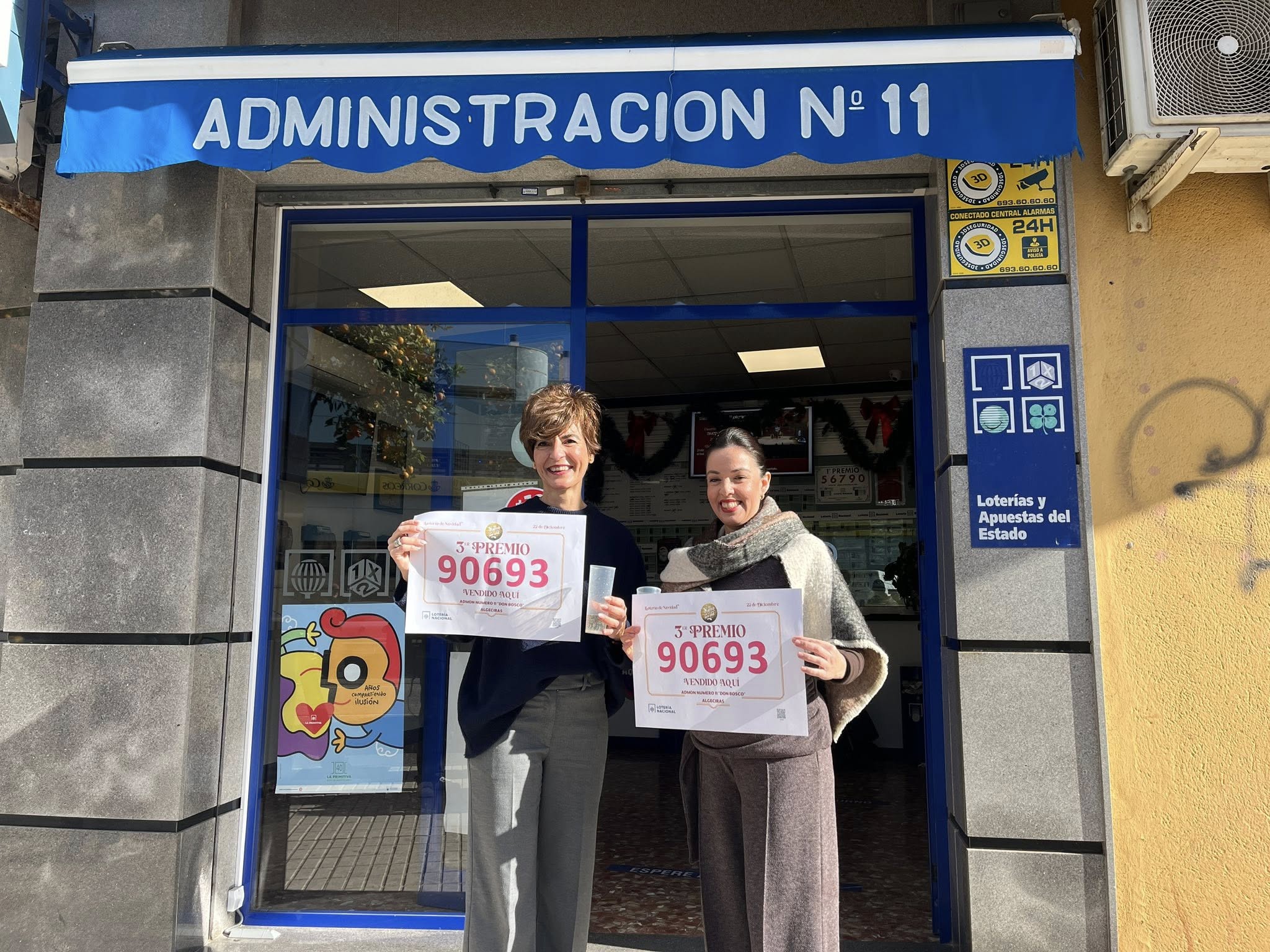 La administración del Secano en Algeciras vende el tercer premio. Foto: Belén Jiménez. 