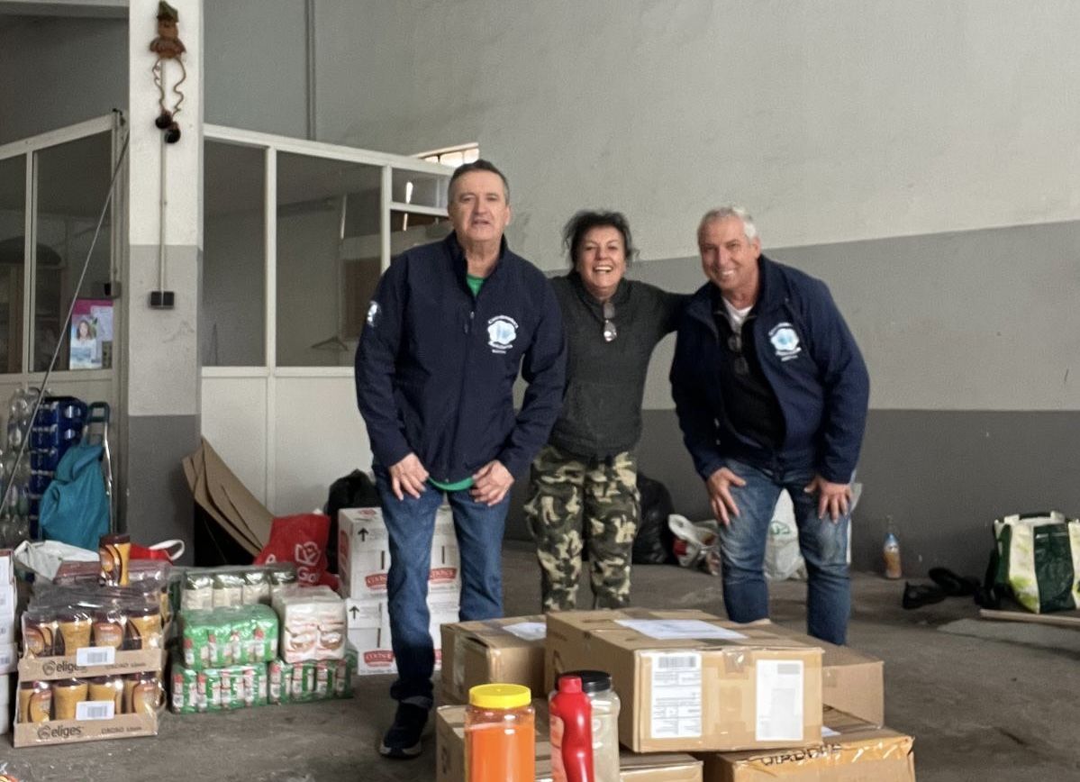 La Coordinadora Solidaria dona alimentos a la asociación Pepe Pela Palmeras para sus comidas benéficas