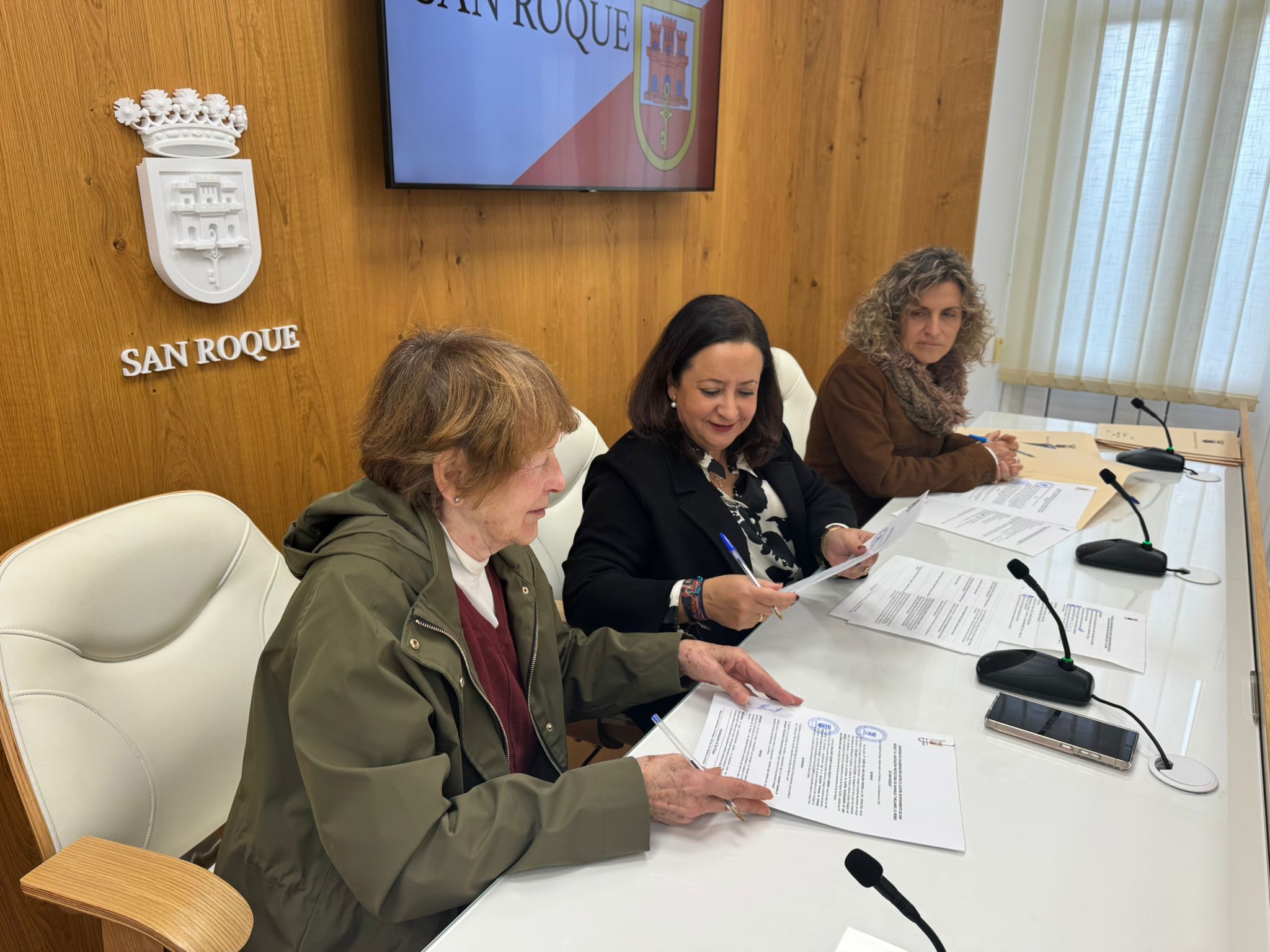 El Ayuntamiento de San Roque renueva la colaboración económica con la Protectora de Animales `Melampo’