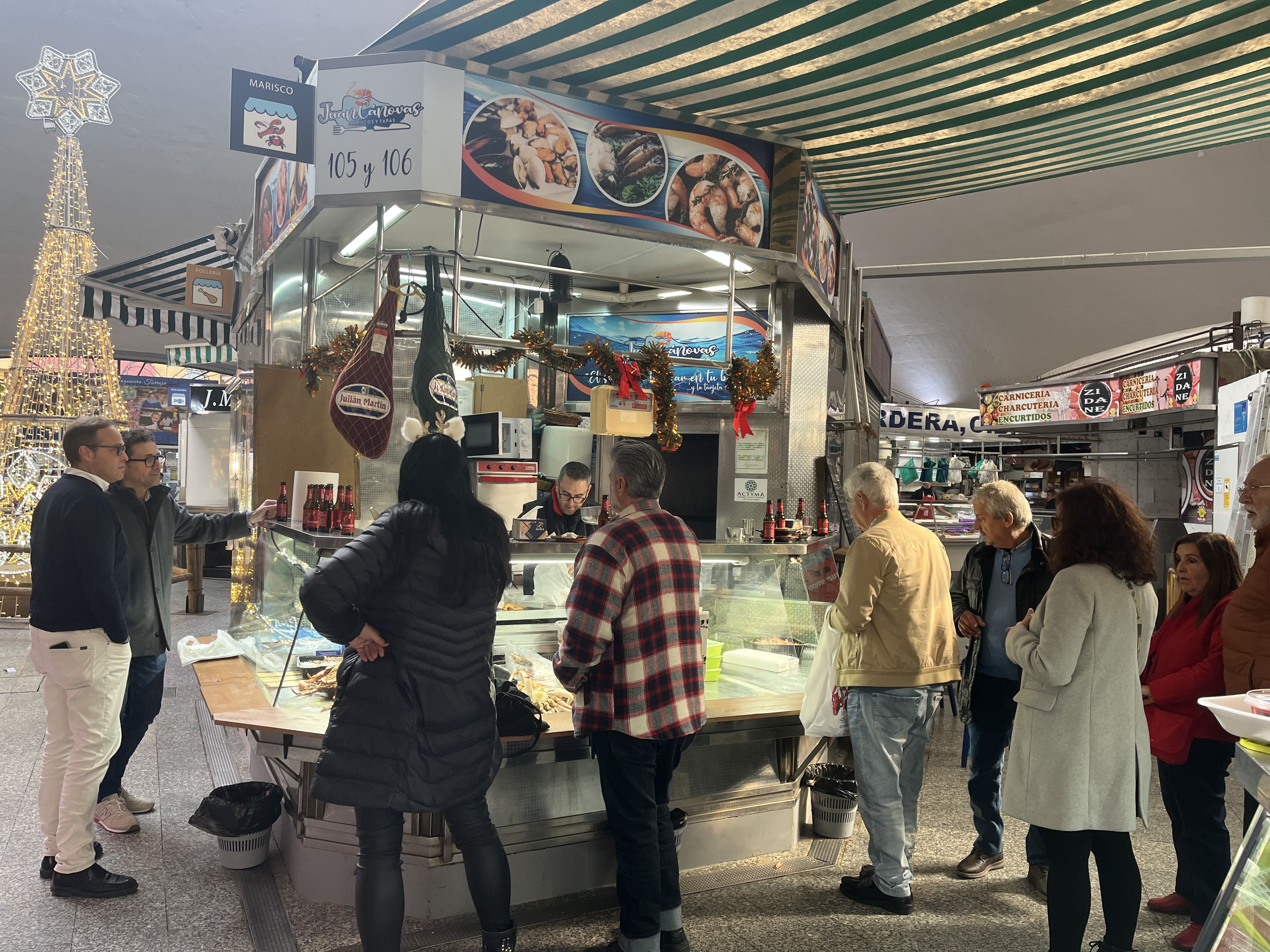 Las gambas y los embutidos reinarán otro año más en las mesas de los algecireños esta Nochebuena 