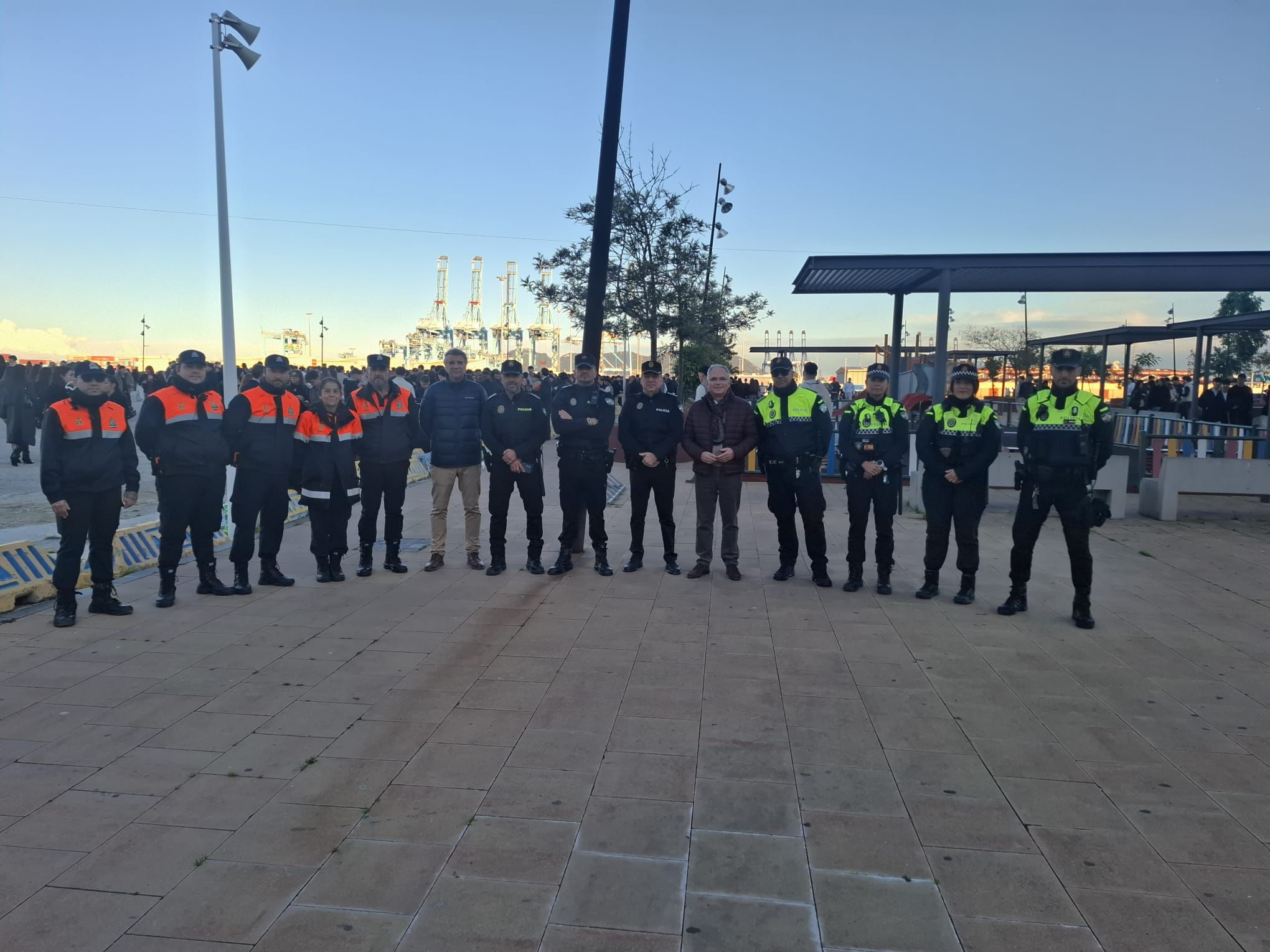 Algeciras vive una tarde-noche de Navidad marcada por la normalidad, el civismo y el buen ambiente