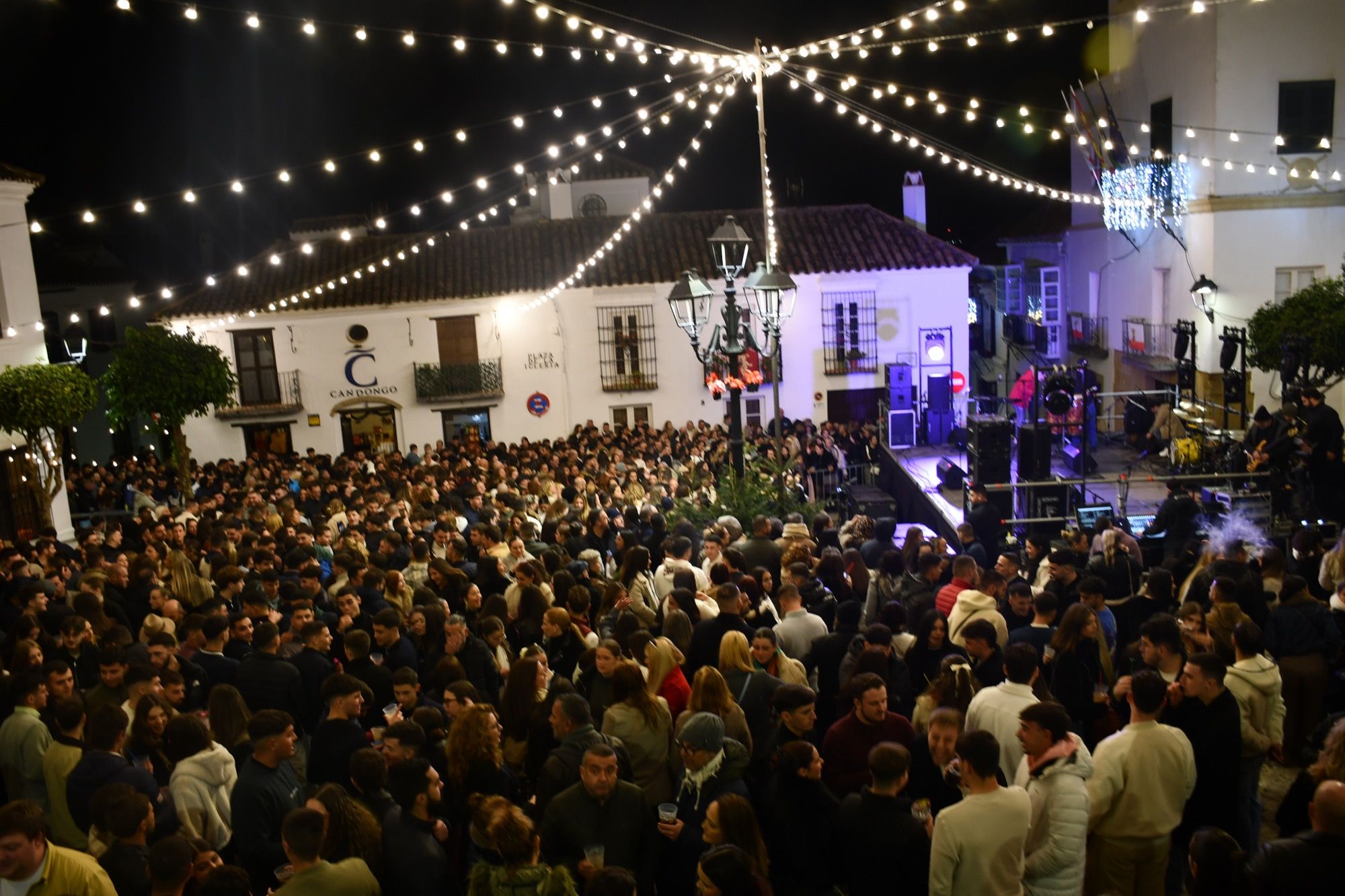 San Roque lo da todo en la Zambomba Navideña de la Plaza de la Iglesia