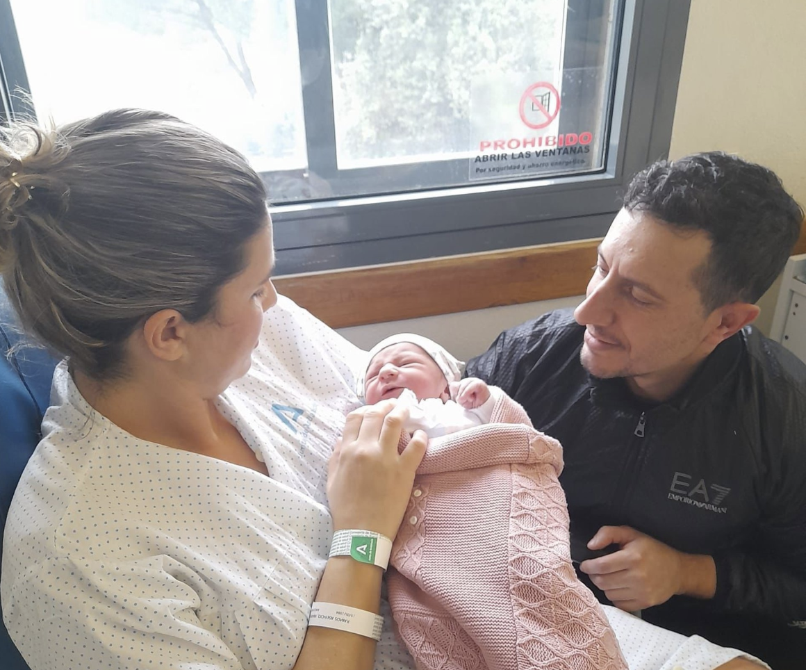 La primera bebé andaluza de 2026 se llama Cloe y nació a medianoche en el Hospital Juan Ramón Jiménez de Huelva