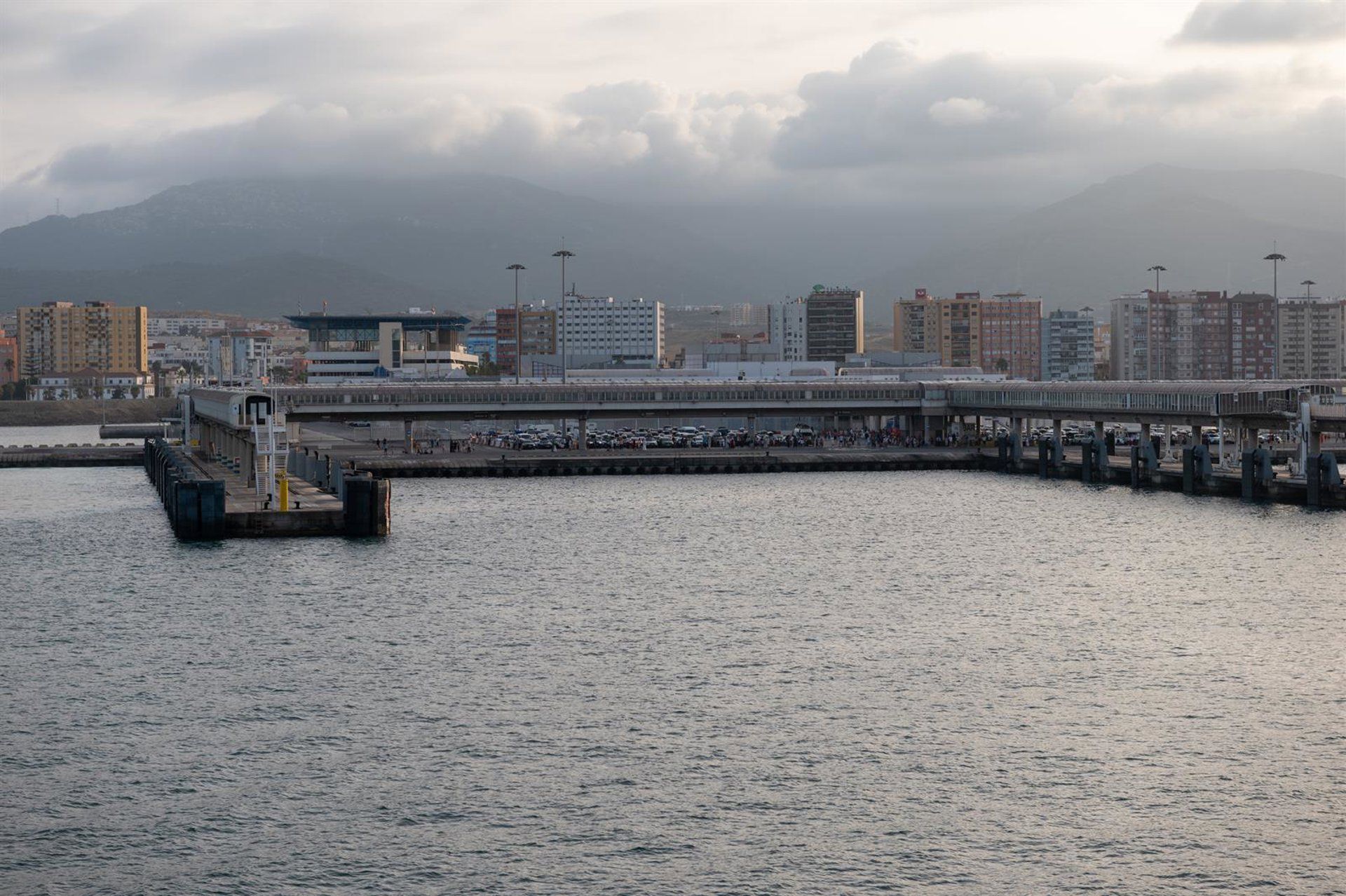 Archivo - Vista del puerto de Algeciras en una imagen de archivo. - Antonio Sempere - Europa Press - Archivo. La naviera AML cancela sus salidas del sábado desde Tarifa hacia Tánger por el temporal