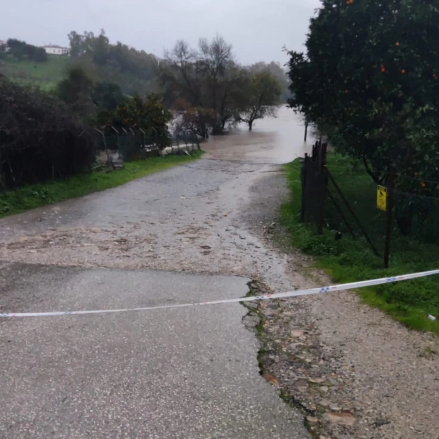 Jimena activa el plan de emergencias local ante el desbordamiento del Hozgarganta