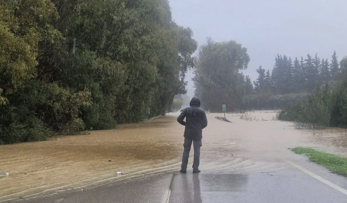 Jimena y Tesorillo, en alerta por el desbordamiento del río Hozgarganta. Foto de la gran crecida del Hozgarganta, por Fran Gómez, alcalde de Jimena. Jimena y Tesorillo, en alerta por el desbordamiento del río Hozgarganta. Foto de la gran crecida del Hozgarganta, por Fran Gómez, alcalde de Jimena.
