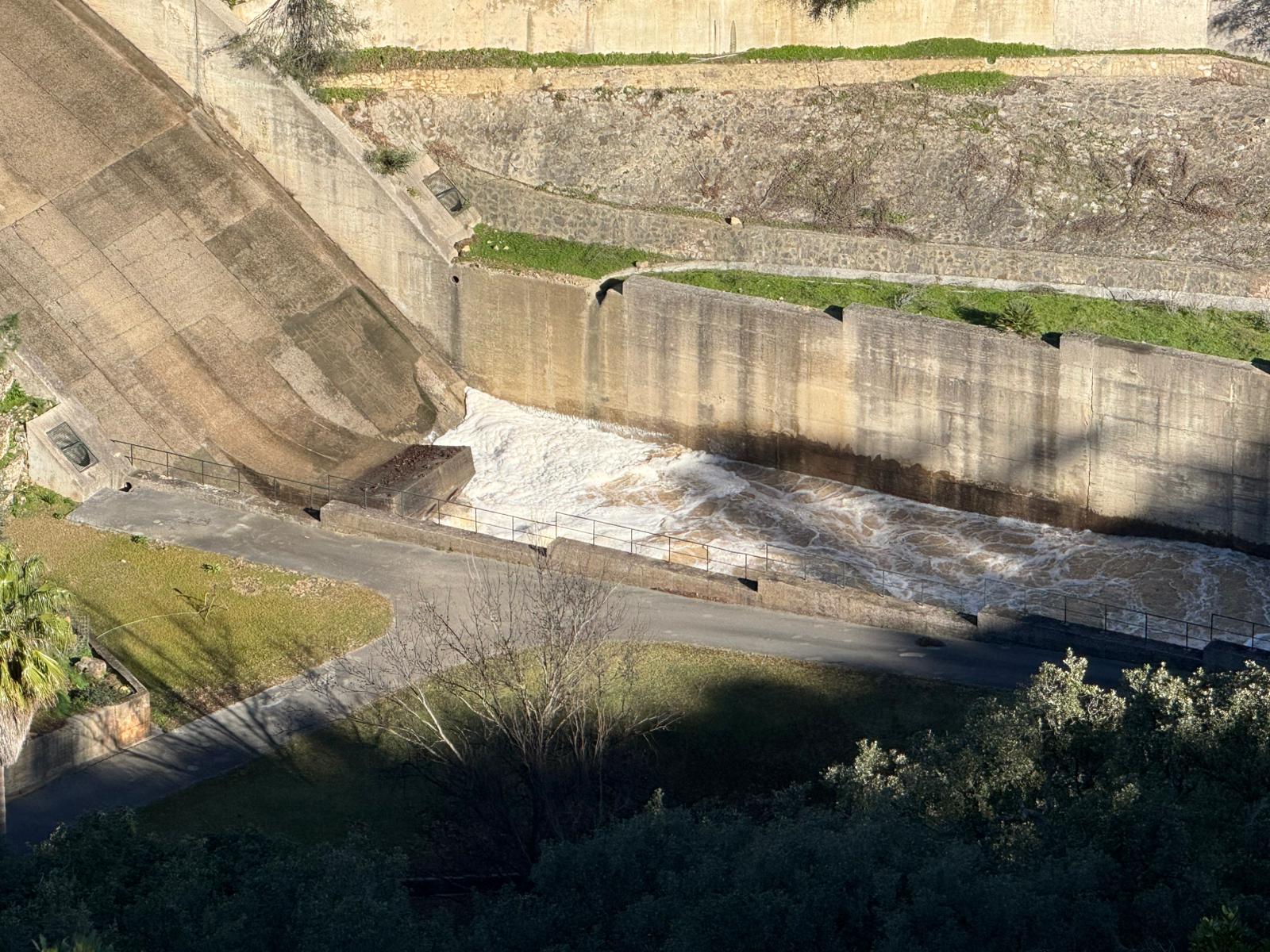 La Junta inicia el desembalse controlado del Guadarranque tras llegar casi al 100% de su capacidad
