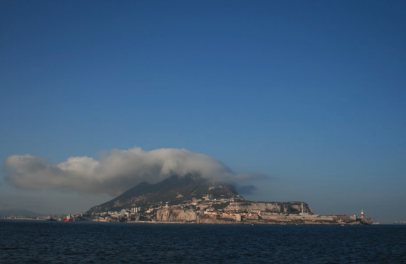 Lámina 3. Vista del peñón de Gibraltar desde el mar. Imagen de Ángel Sáez