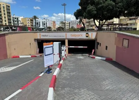 Foto Parking Constitución Frontera, en La Línea. Titular: Unos bonos permiten estacionar a 0,99 euros por doce horas en el parking Constitución Frontera. 