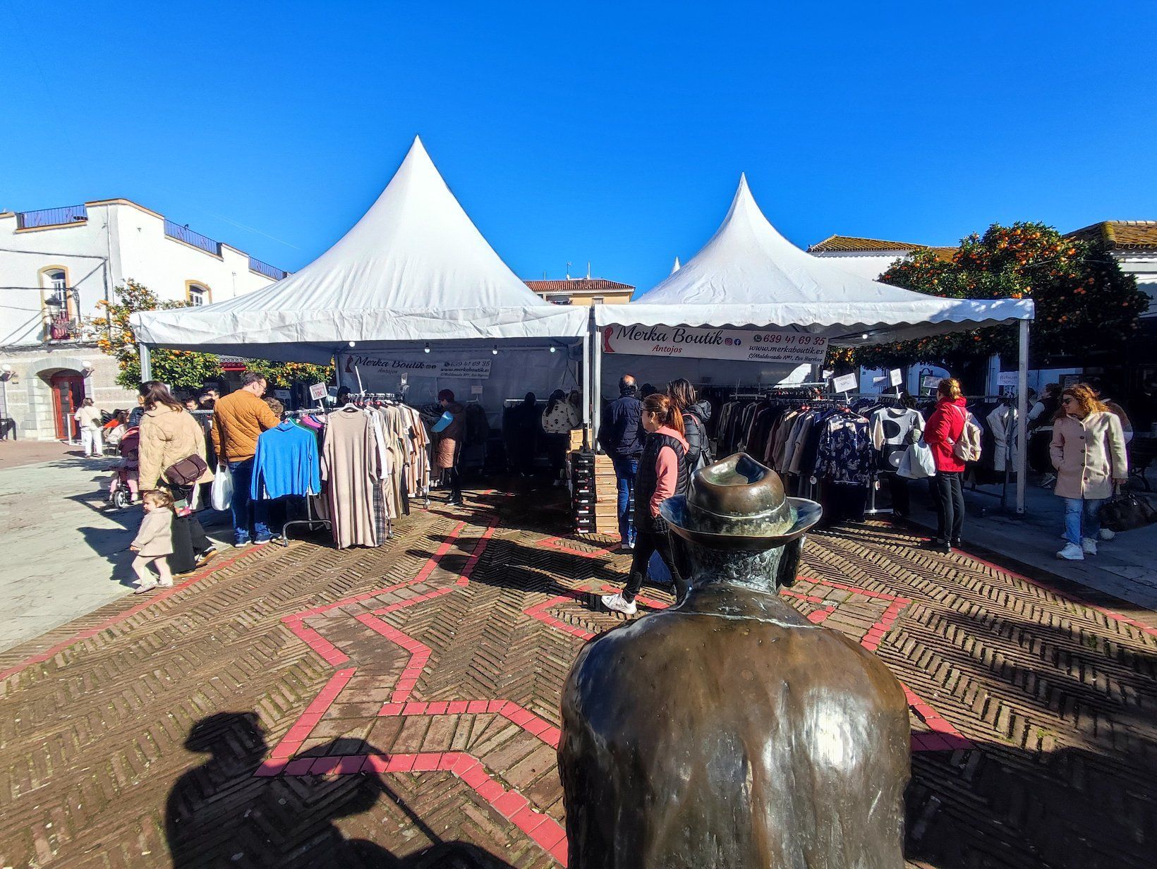 Las rebajas salen a la calle en Los Barrios