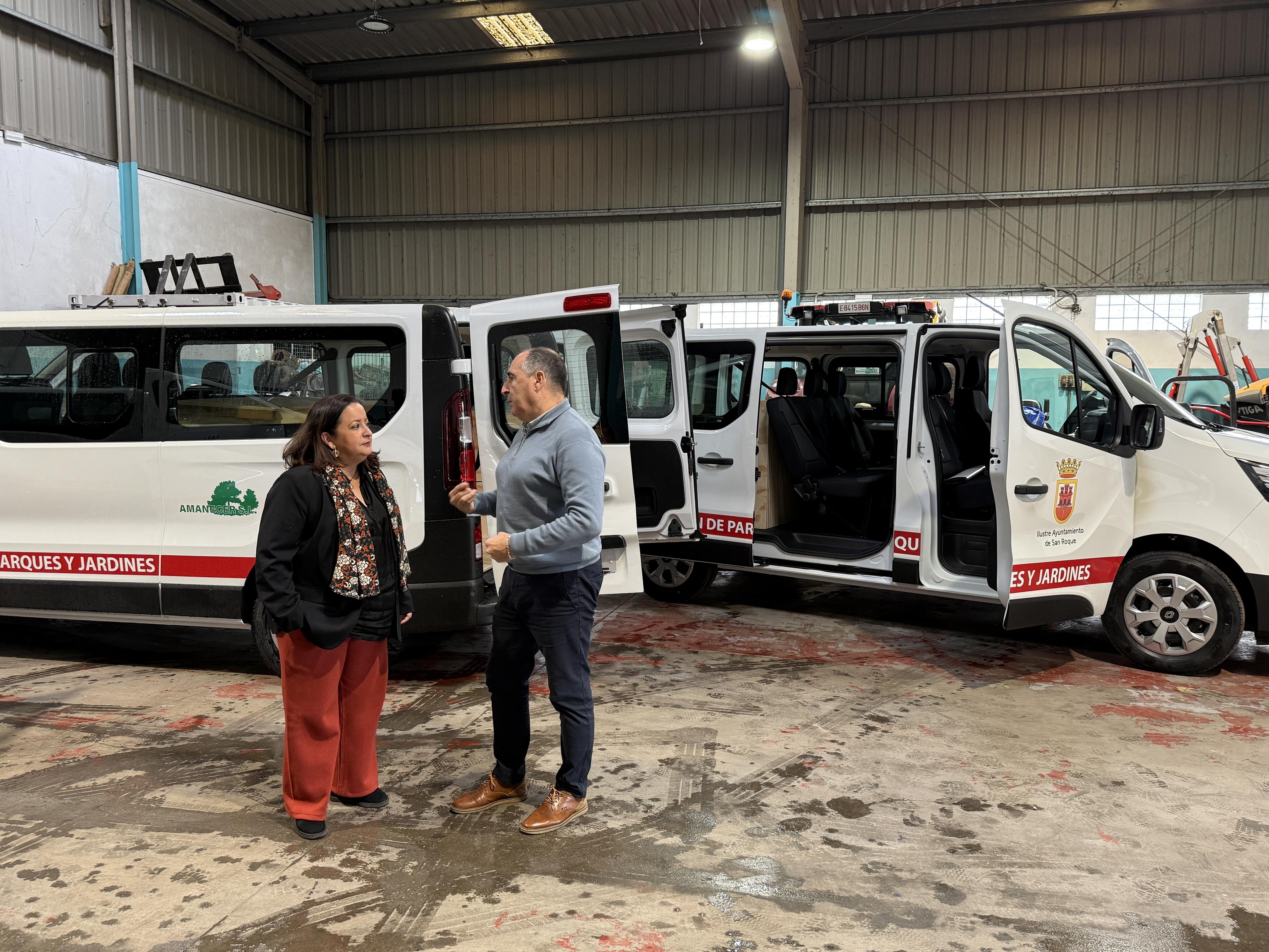 Amanecer renueva la flota de vehículos para el mantenimiento de los jardines por 450.000 euros. 
