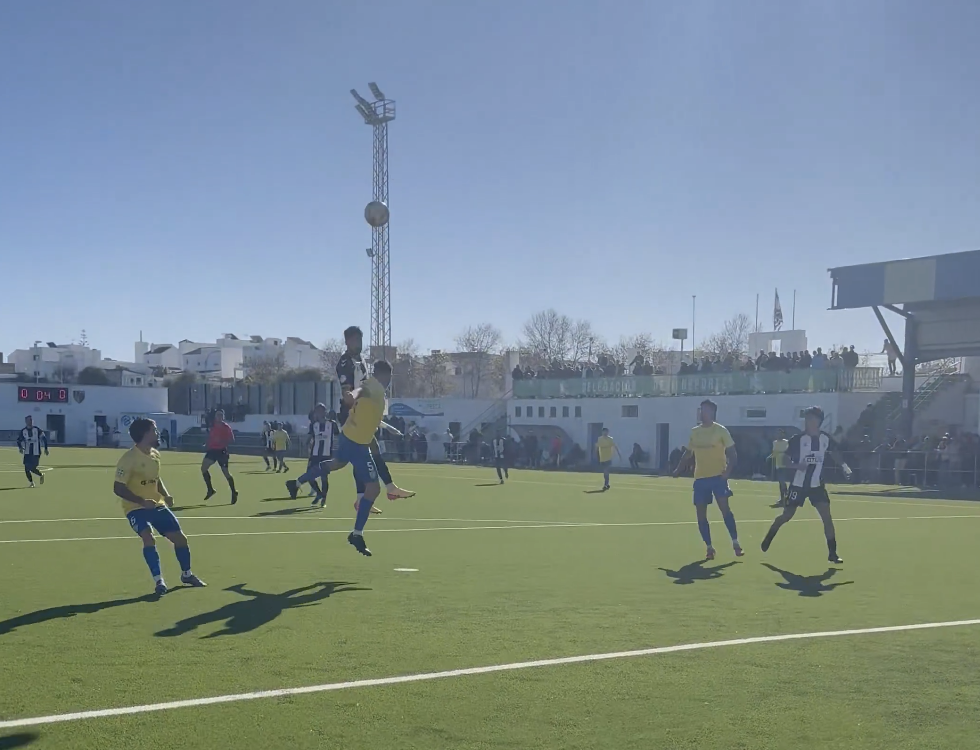 (0-2) La Balona se apunta en Conil el primer triunfo de 2026