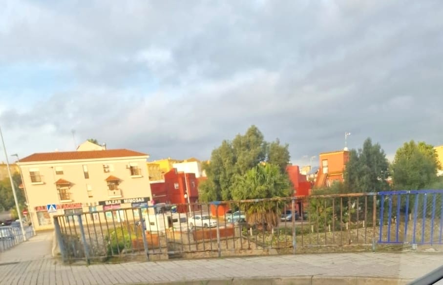 Barandilla puente San Jose Artesano. El PSOE de Algeciras asegura que muchas barandillas están sin reparar