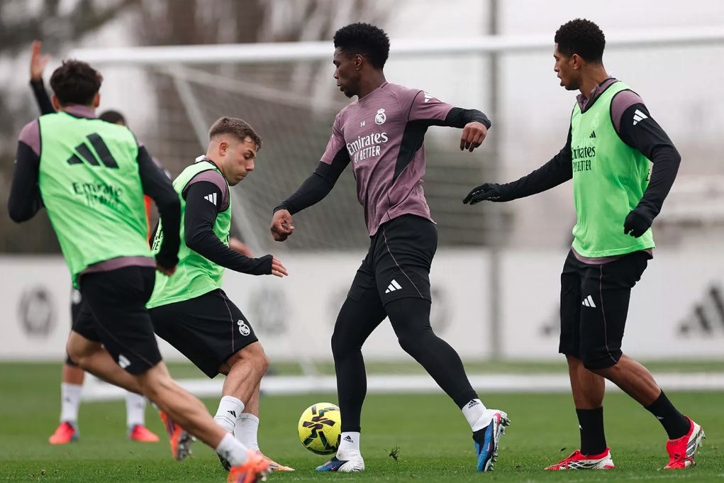 El algecireño Álvaro Leiva entrena con el primer equipo del Real Madrid. Foto: Real Madrid. 