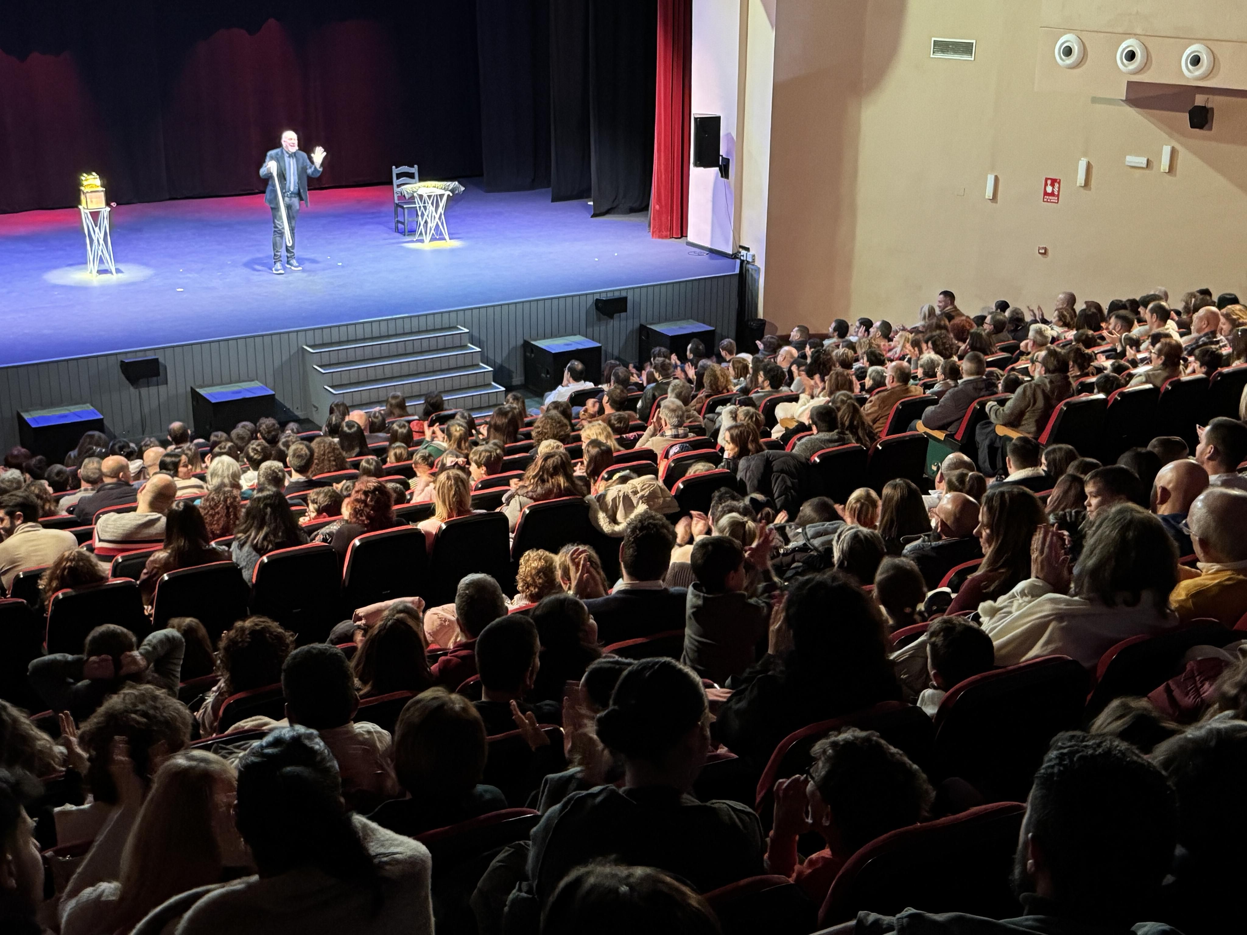 Éxito de asistencia en la Gala Internacional del IV San Roque Magic Fest.