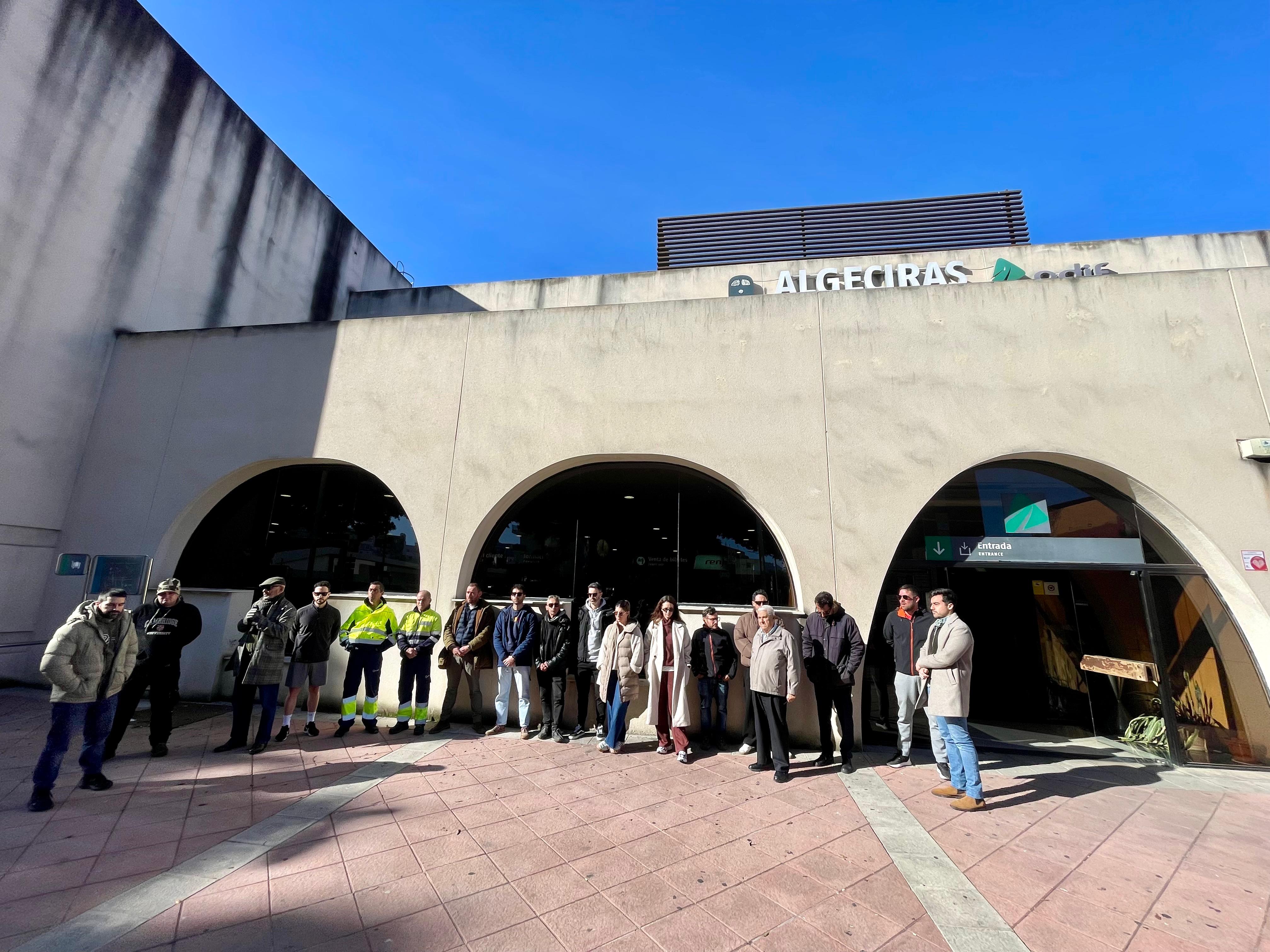 Trabajadores de la estación de Algeciras, sobrecogidos por la tragedia de Adamuz: "Podríamos haber estado ahí"