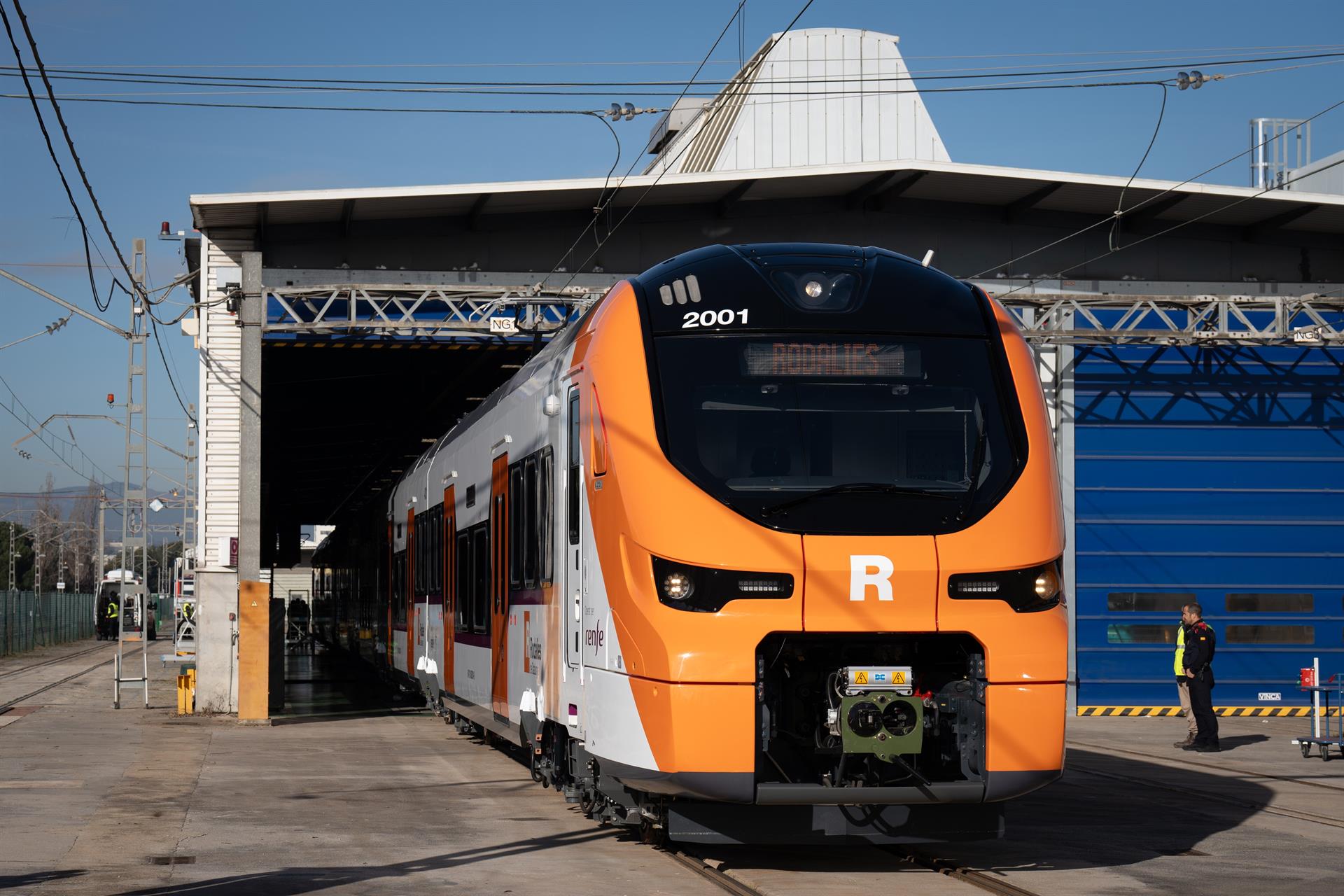 Muere el maquinista del tren descarrilado en Gelida (Barcelona) tras la caída de un muro de contención