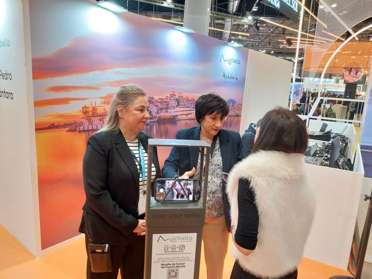 Técnicas de Turismo asumen la representación de La Línea en Fitur tras la suspensión de los actos institucionales
