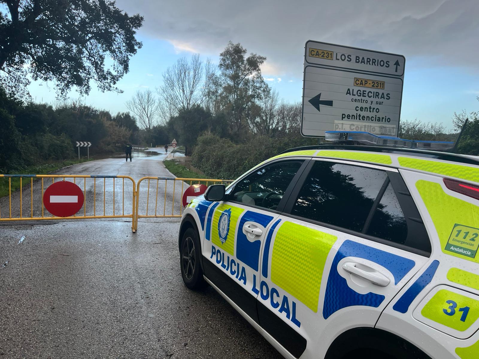 Otra madrugada de fuertes lluvias deja cortes de carreteras e incidencias en Algeciras