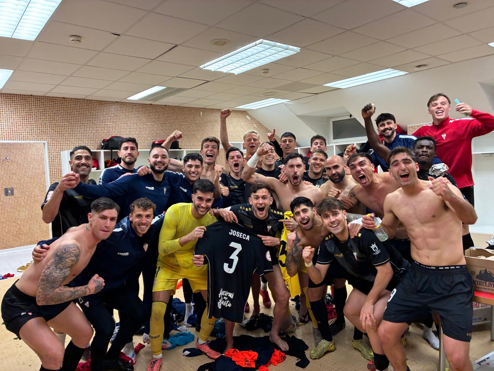 (0-2) El Algeciras gana en Murcia y asalta el playoff