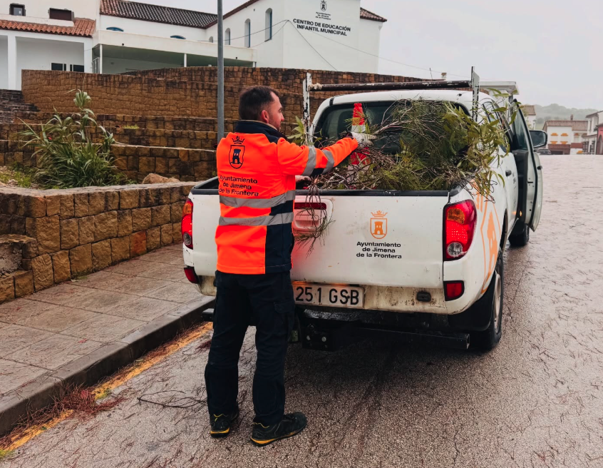 Imagen del Ayuntamiento. Jimena mantiene activo su plan de emergencias por fuerte viento, sin desalojados por desbordamiento Imagen del Ayuntamiento. Jimena mantiene activo su plan de emergencias por fuerte viento, sin desalojados por desbordamiento