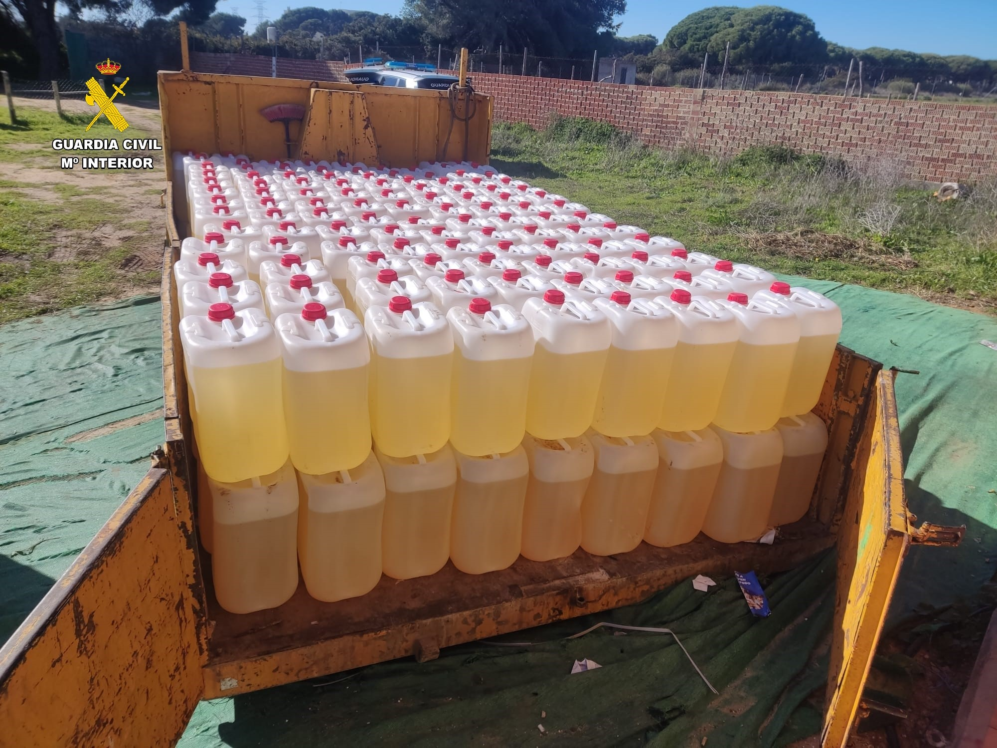 La Guardia Civil detiene a 15 personas por suministrar combustible a narcolanchas en el río Guadiaro