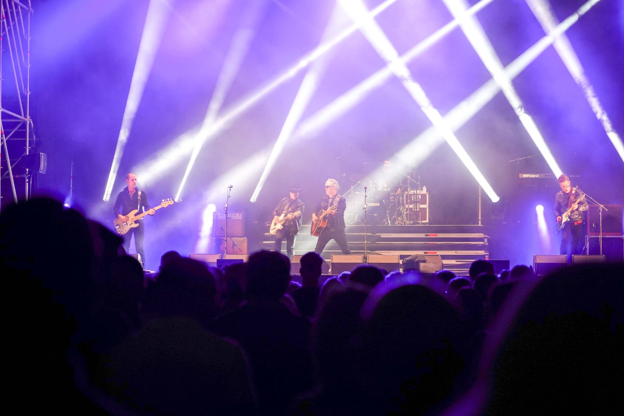 Espectacular noche ochentera en Los Barrios. 