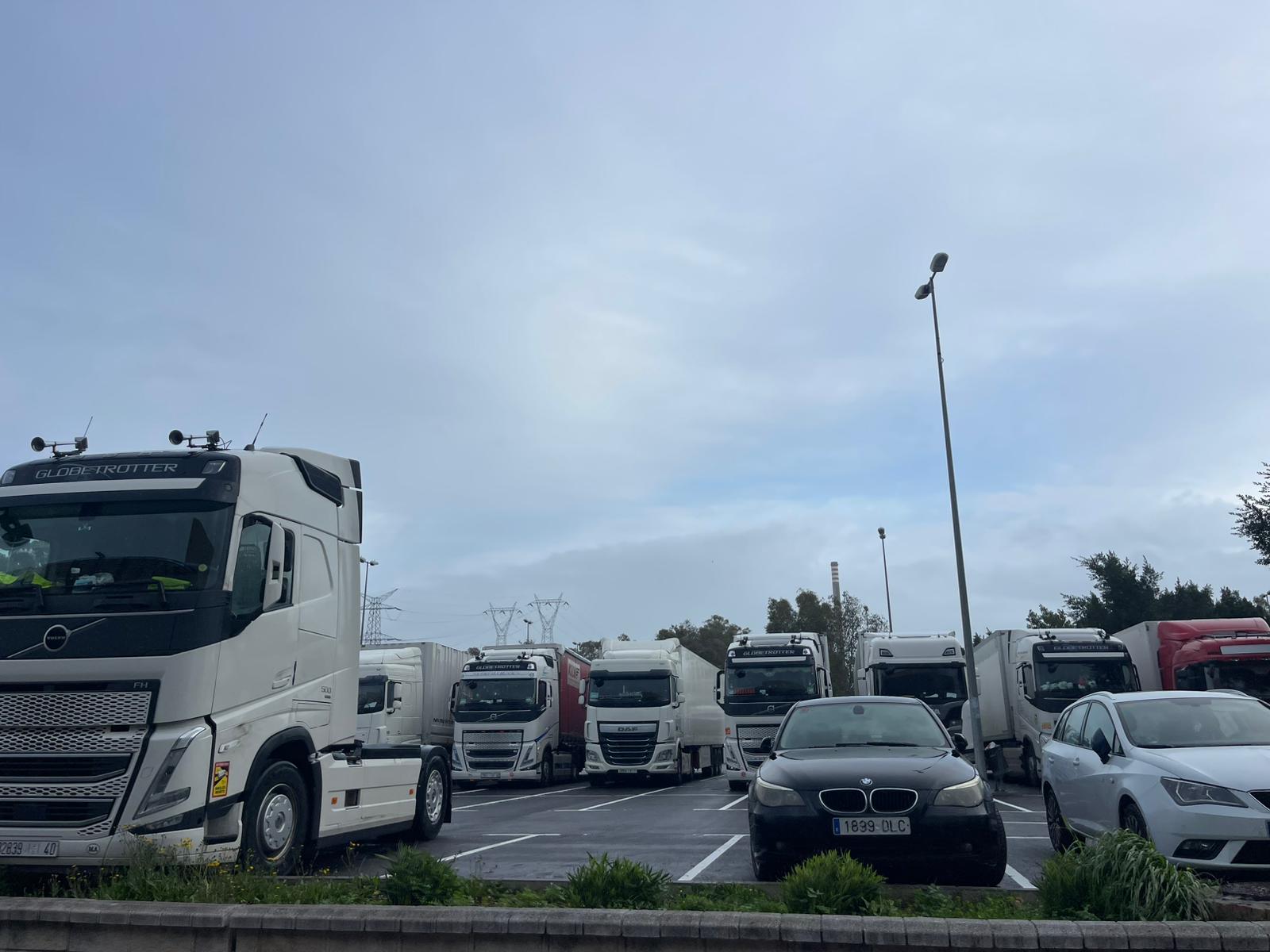 Continúa cerrado el acceso de camiones al Puerto de Algeciras salvo destino Ceuta