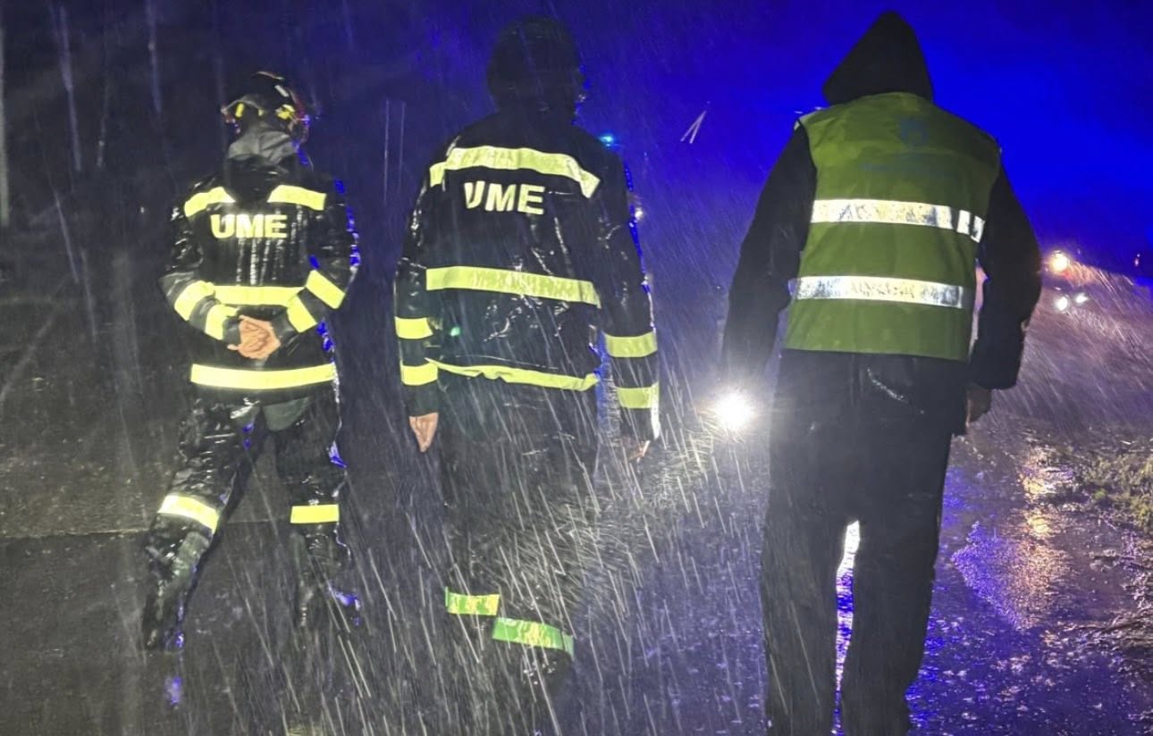 Confinados vecinos de Las Herrizas por el desbordamiento del río