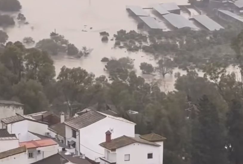Los ríos Hozgarganta y Guadiaro se encuentran con el cauce en nivel rojo