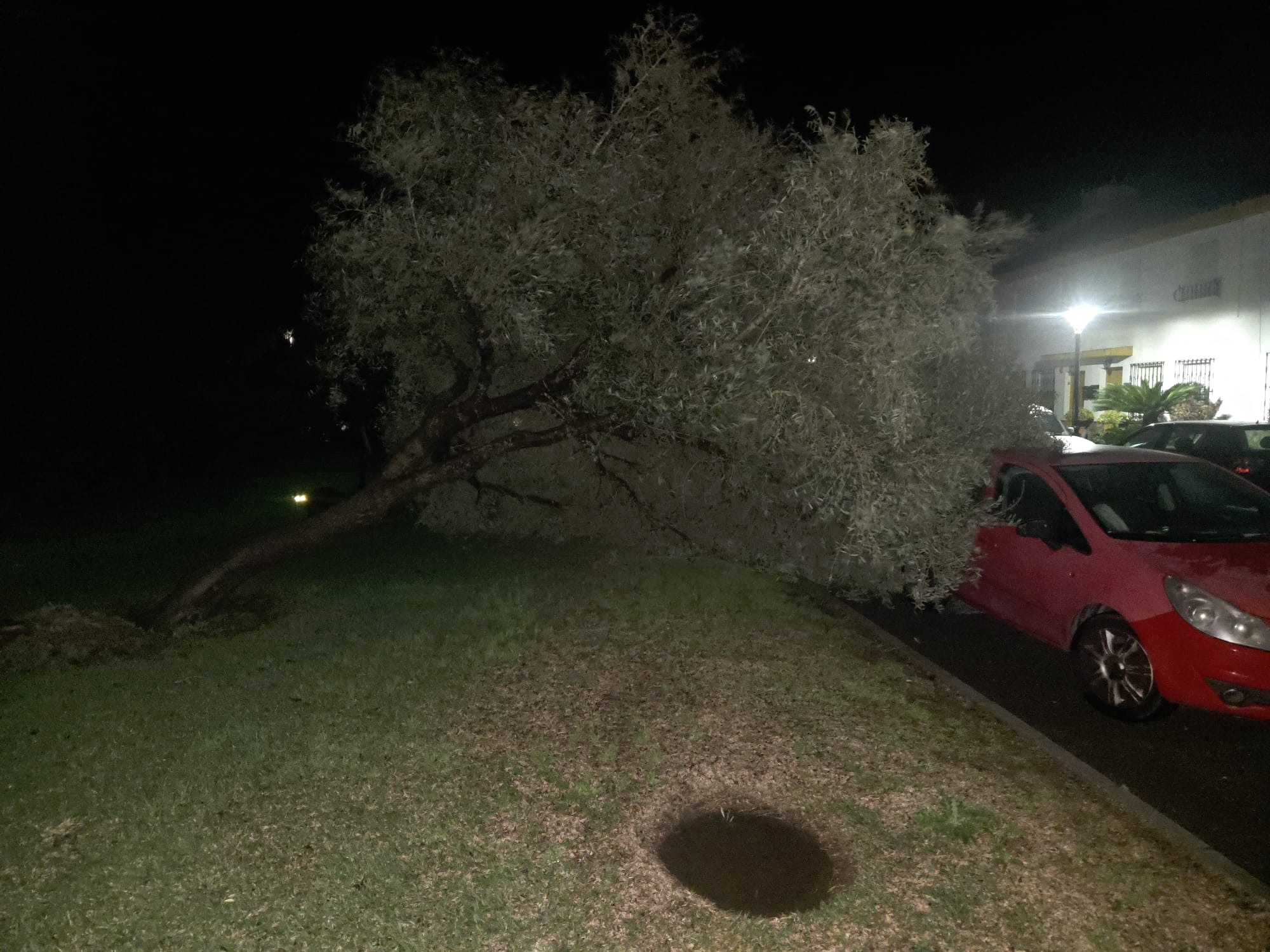 Castellar mantiene activo el Centro de Coordinación Operativa Municipal ante el paso de la borrasca