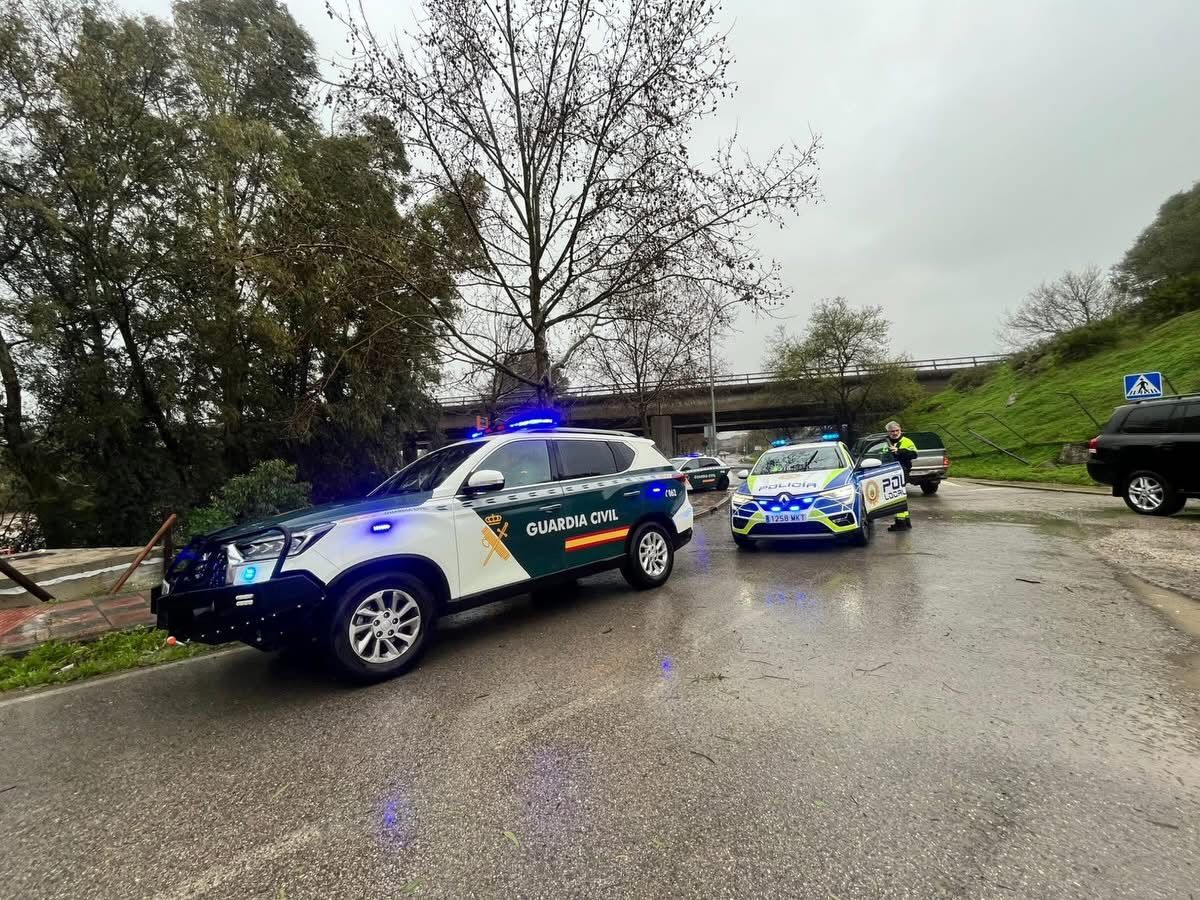 Los Barrios estudia que los desalojados vuelvan a sus casas ante las dificultades de acceso