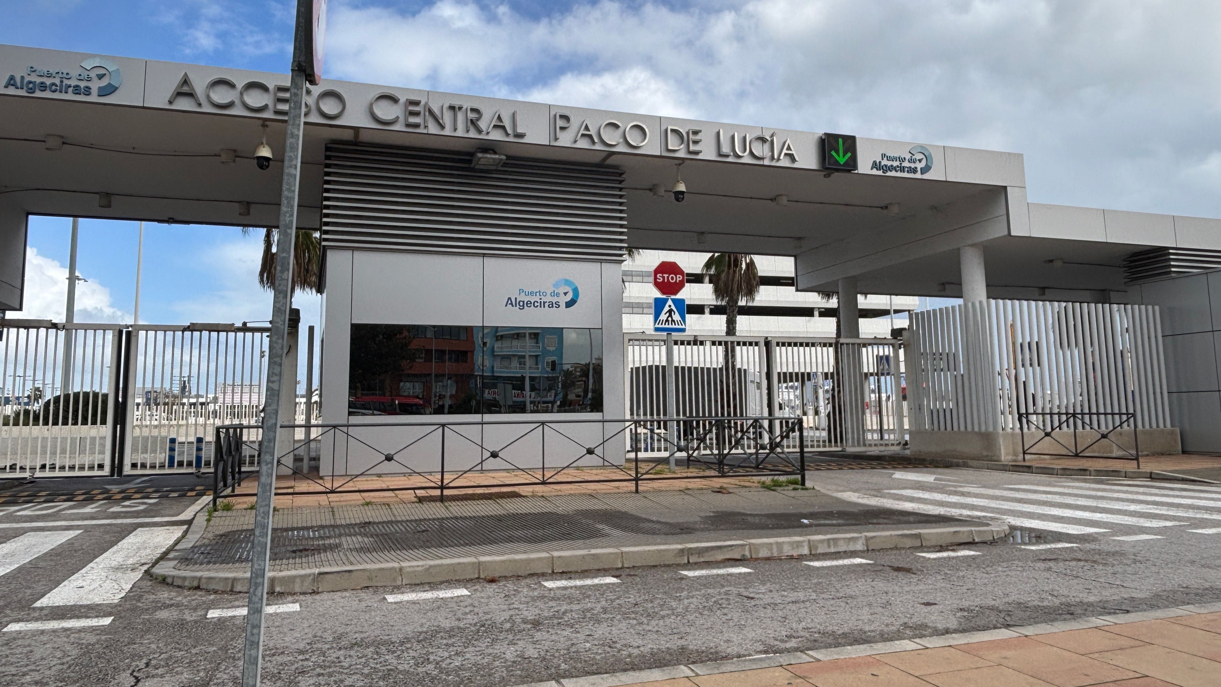 Acceso central al puerto de Algeciras. Solicitan la apertura urgente del acceso central al Puerto de Algeciras ante el colapso de camiones