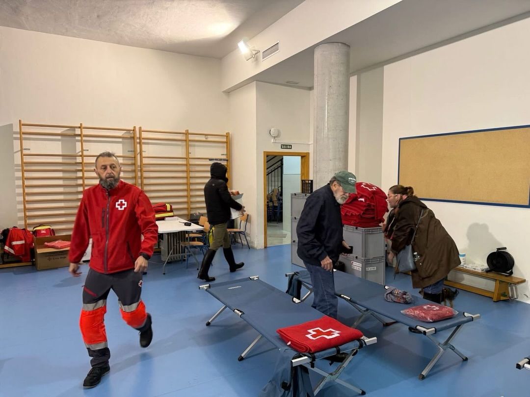 Los vecinos desalojados en Tesorillo regresan a sus viviendas tras descartarse riesgo de inundación. Foto del albergue provisional que se instaló en Secadero, donde se alojaron una veintena de vecinos de Tesorillo.