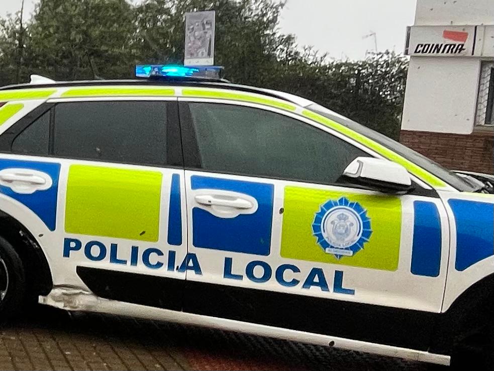 La Policía Local detiene a un varón por robar un vehículo de Algesa a punta de navaja. 