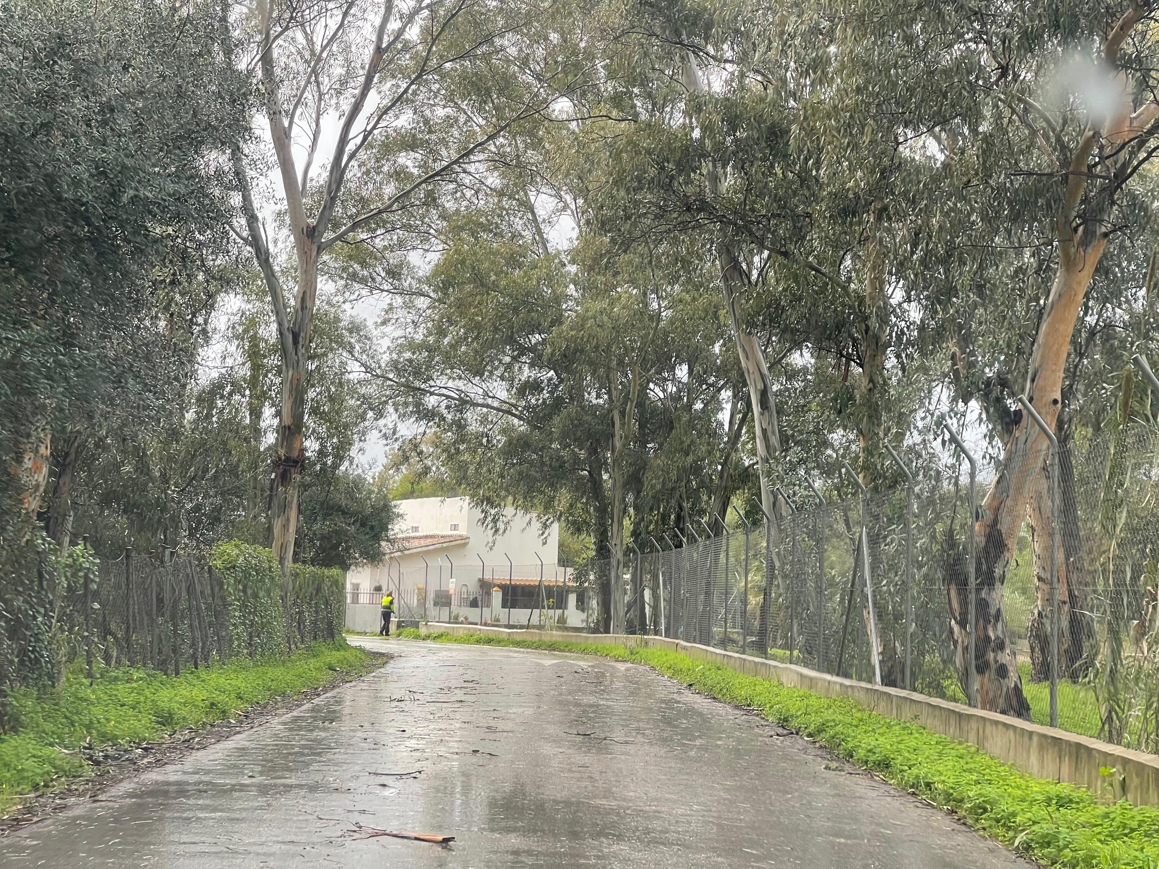 Palmones sufrirá este jueves un corte de agua por una avería en la red de distribución. Foto de la calle Almadraba, la afectada por este corte. 8Directo. Palmones sufrirá este jueves un corte de agua por una avería en la red de distribución. Foto de la calle Almadraba, la afectada por este corte. 8Directo.