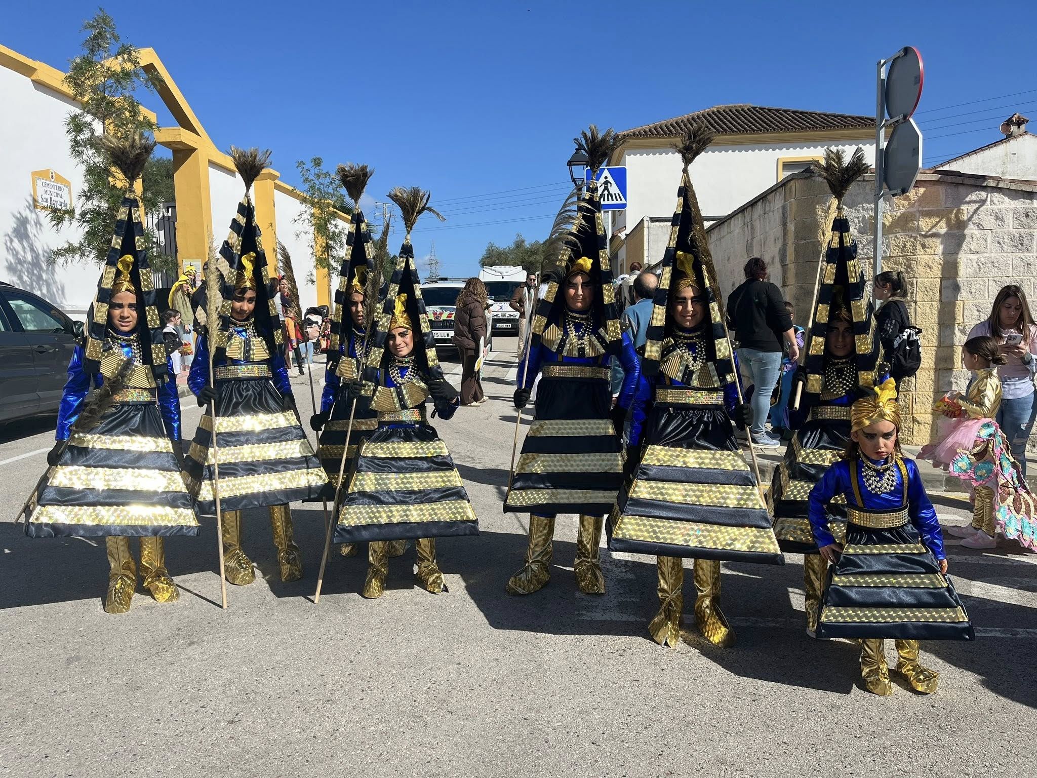 La Estación de San Roque vive un pasacalles de Carnaval lleno de risas 