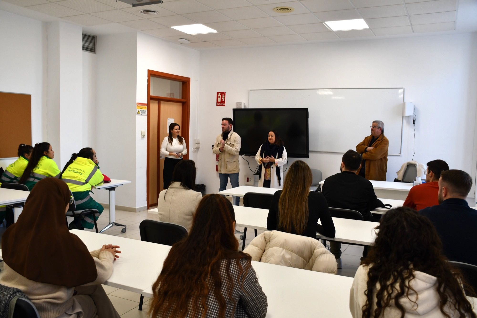 Once jóvenes se incorporan al Ayuntamiento de San Roque a través del plan 'Activa-T'