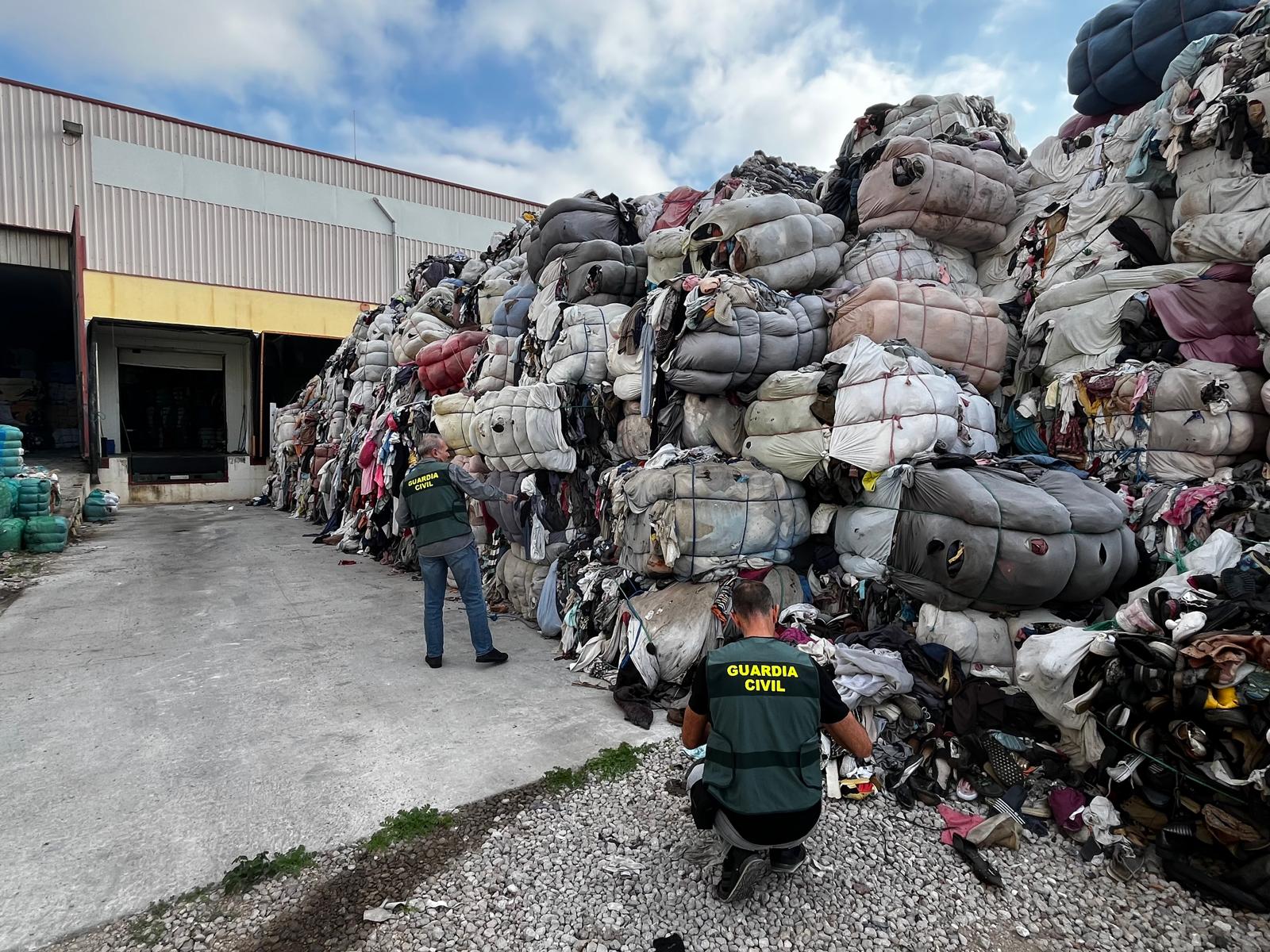 Cuatro investigados por introducir más de 2.000 toneladas de residuos textiles ilegales desde Marruecos