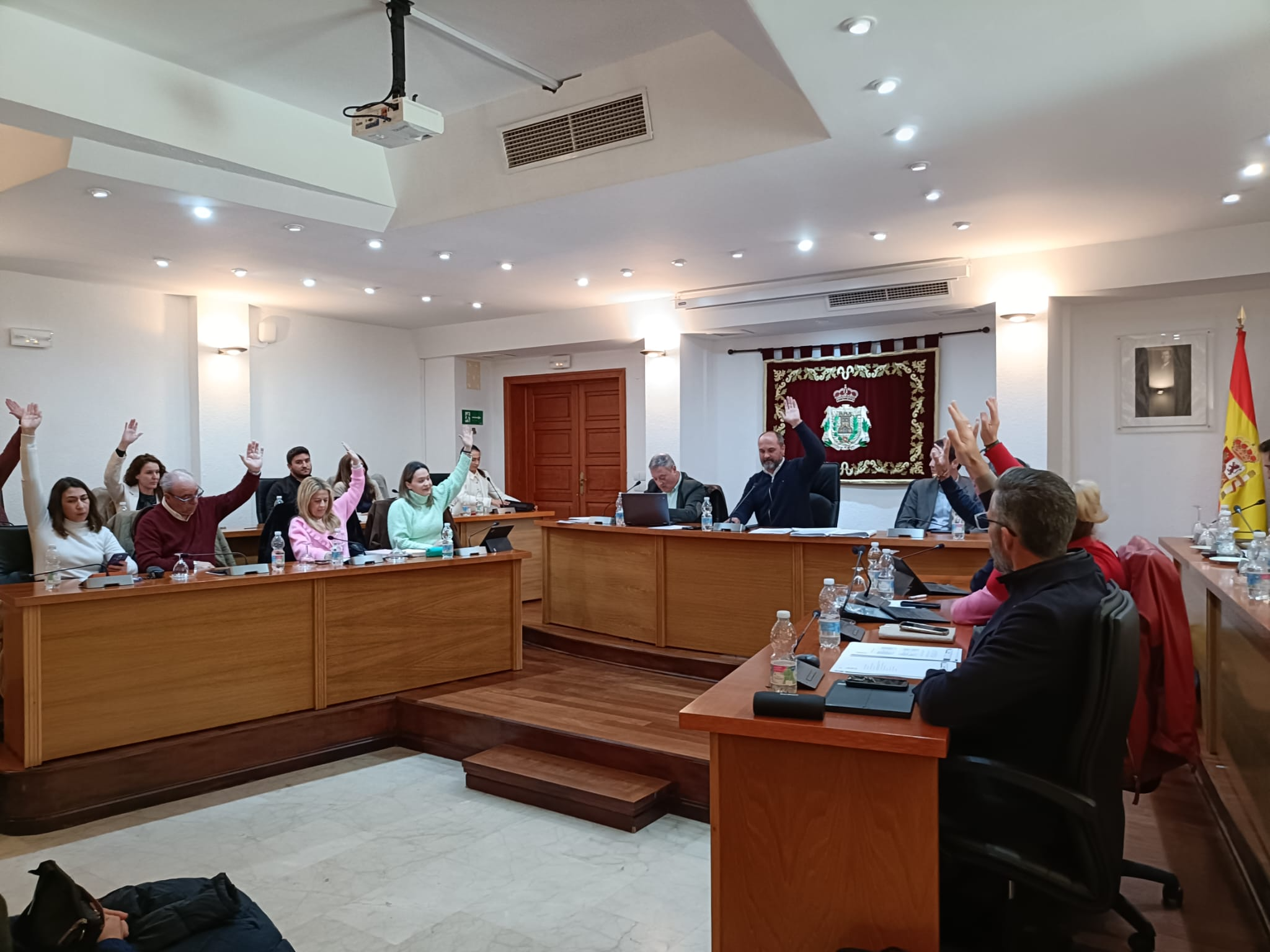 Los Barrios aprueba el presupuesto municipal de 2026 con los votos de 100x100 y Partido Popular