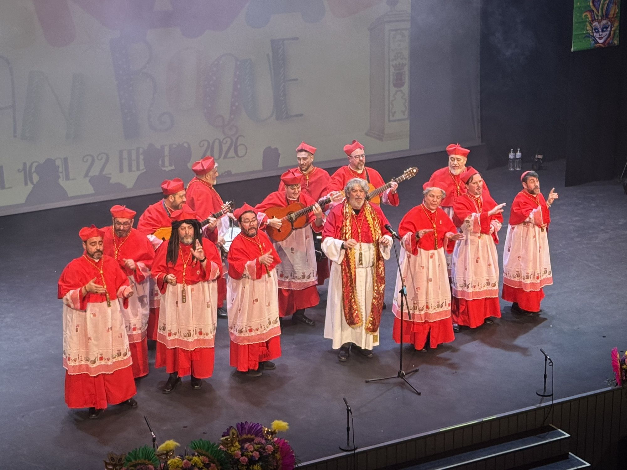 El COAC de San Roque 2026 inicia sus semifinales con mucho ambiente carnavalesco y una gran acogida del público