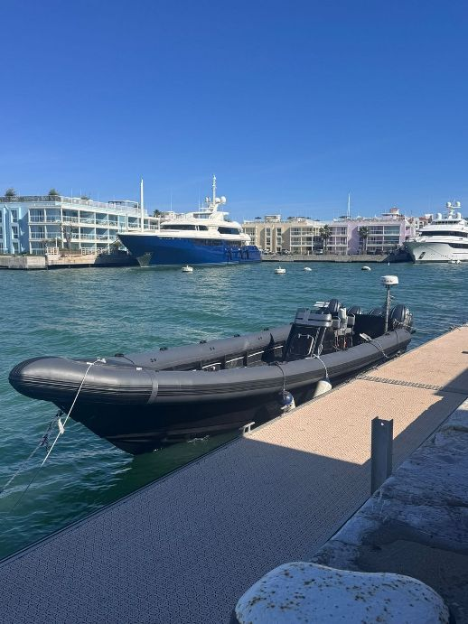 El Servicio de Aduanas de Gibraltar incauta una lancha de 14 metros tras una persecución en el mar