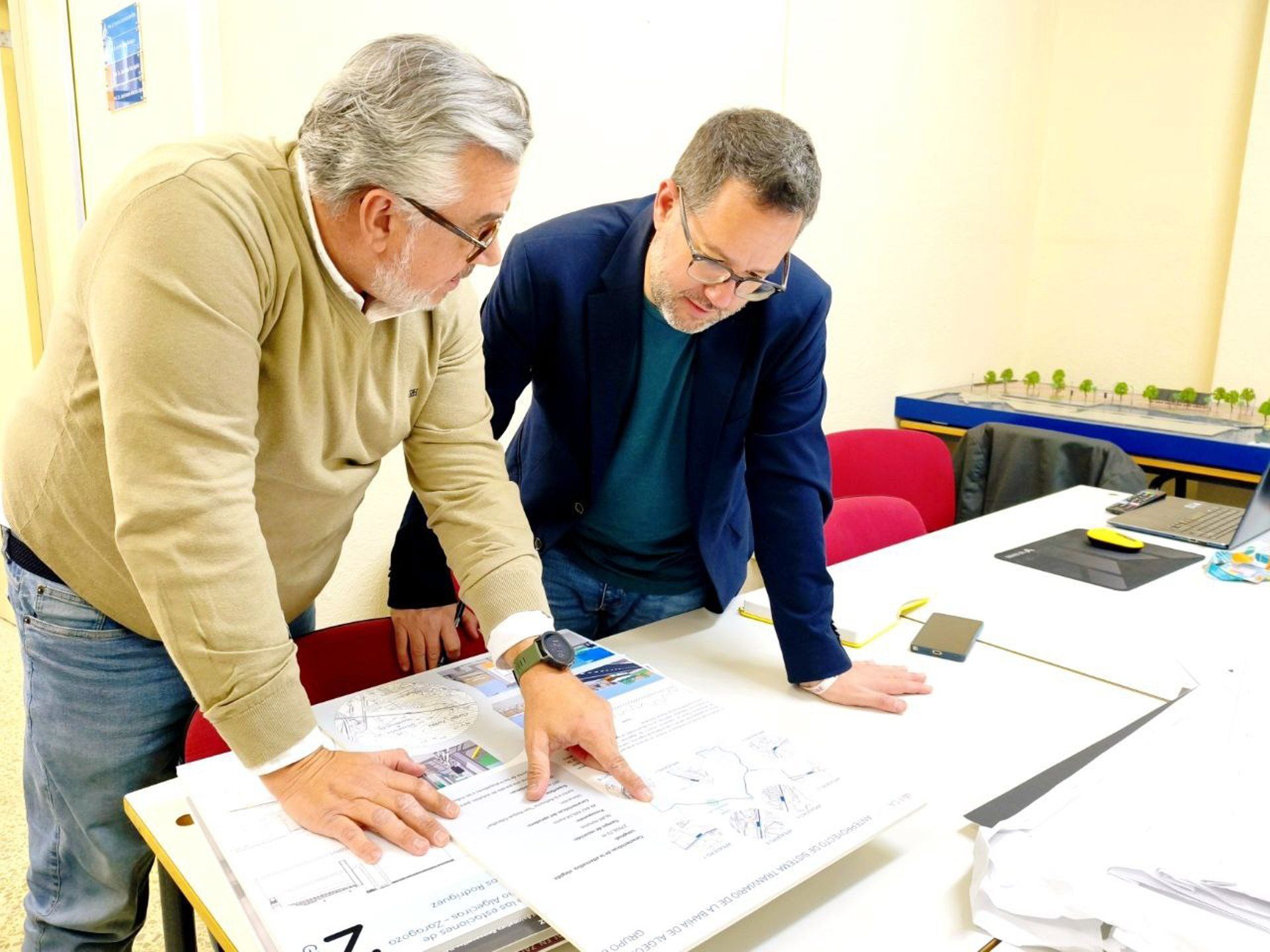 El portavoz de Adelante Andalucía, José Ignacio García, en una reunión de trabajo en Algeciras - ADELANTE ANDALUCÍA El portavoz de Adelante Andalucía, José Ignacio García, en una reunión de trabajo en Algeciras - ADELANTE ANDALUCÍA