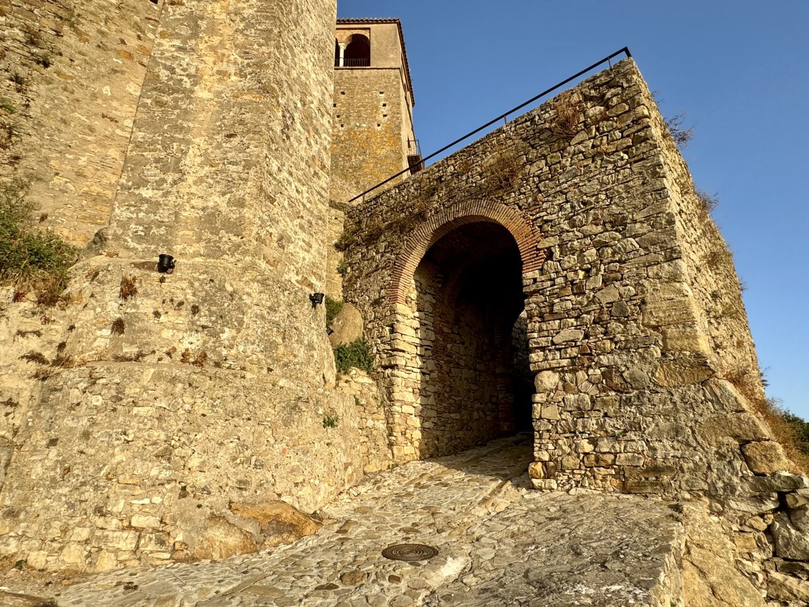 Conjunto Histórico del Castillo de Castellar de la Frontera. Castellar solicita al Gobierno la ayuda del 2% Cultural para la conservación del Castillo Conjunto Histórico del Castillo de Castellar de la Frontera. Castellar solicita al Gobierno la ayuda del 2% Cultural para la conservación del Castillo