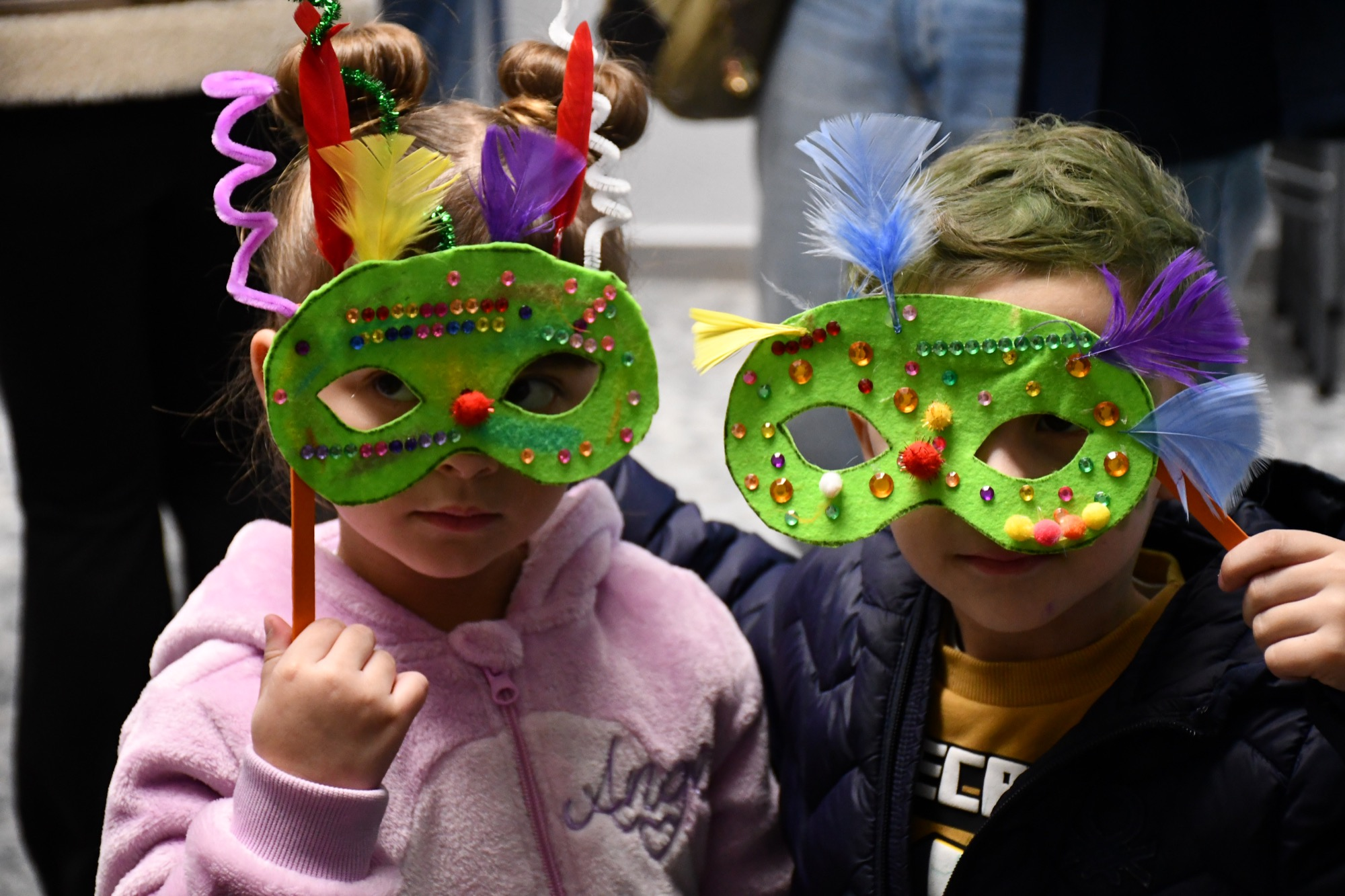 San Roque llena de color y creatividad sus barriadas con los Talleres de Máscaras de Carnaval 2026