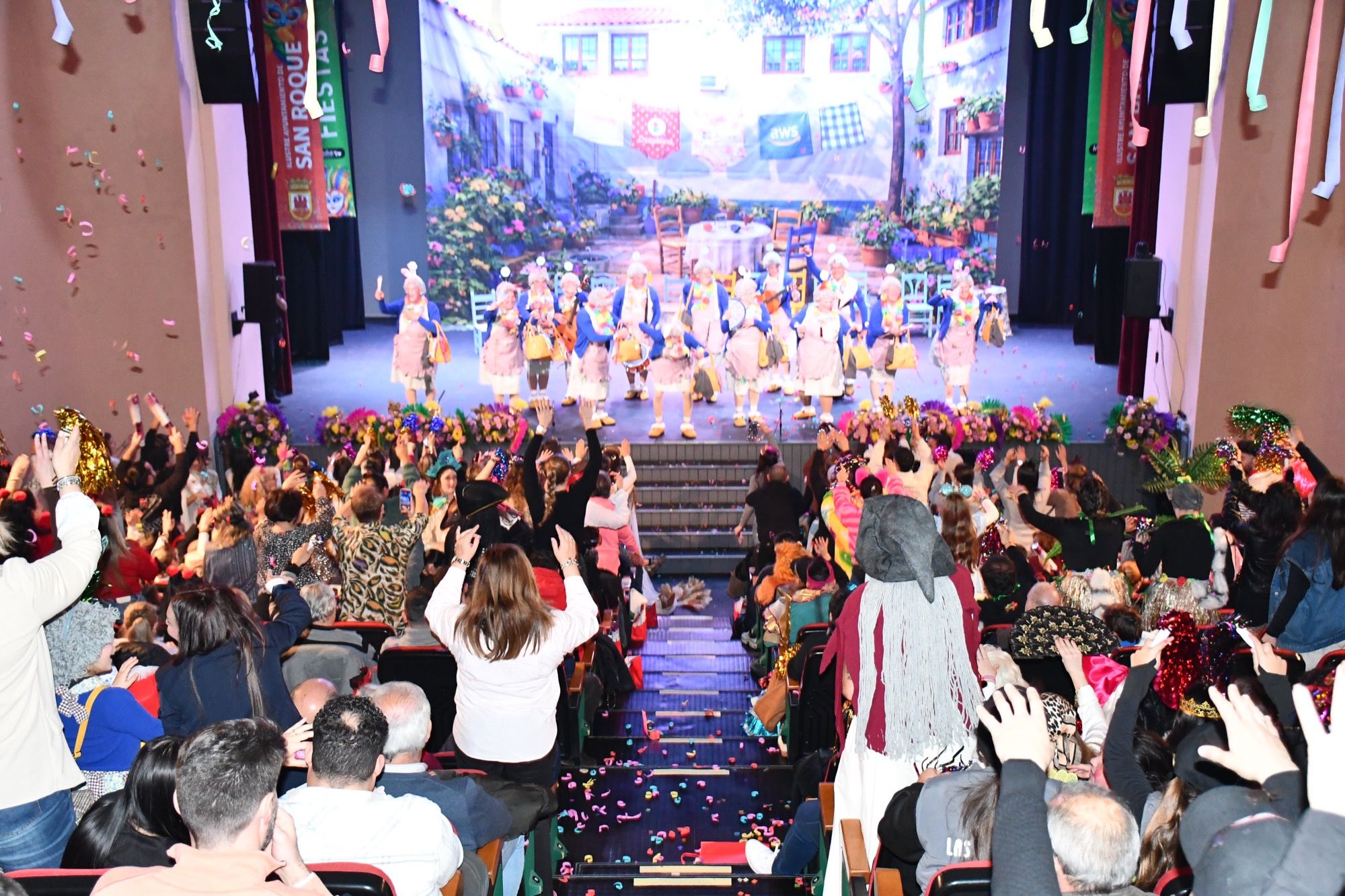 'La IA de su mare' y 'La gracia divina', primeros premios del concurso de agrupaciones de San Roque