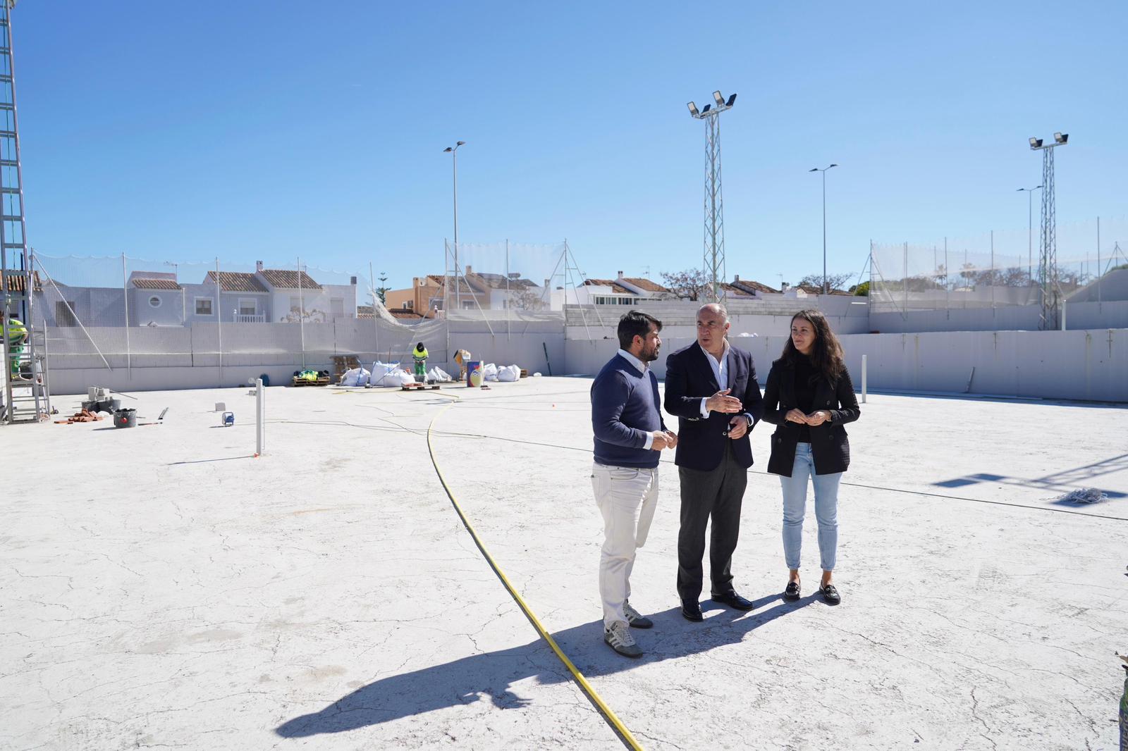 Finalizada la reconstrucción del muro del Polideportivo Lorenzo Pérez ‘Loren’ tras los daños causados por el temporal